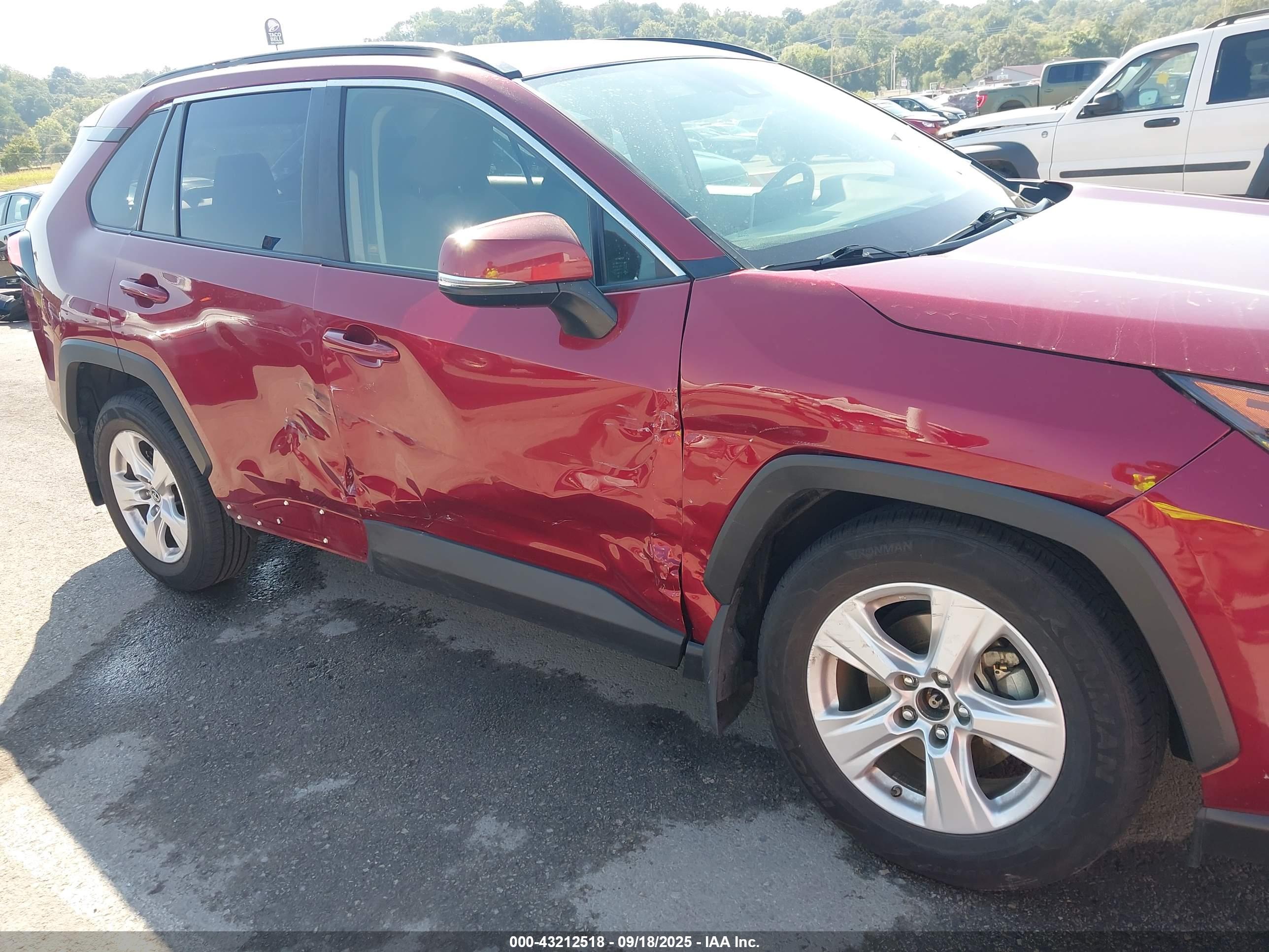 TOYOTA RAV4 image 6