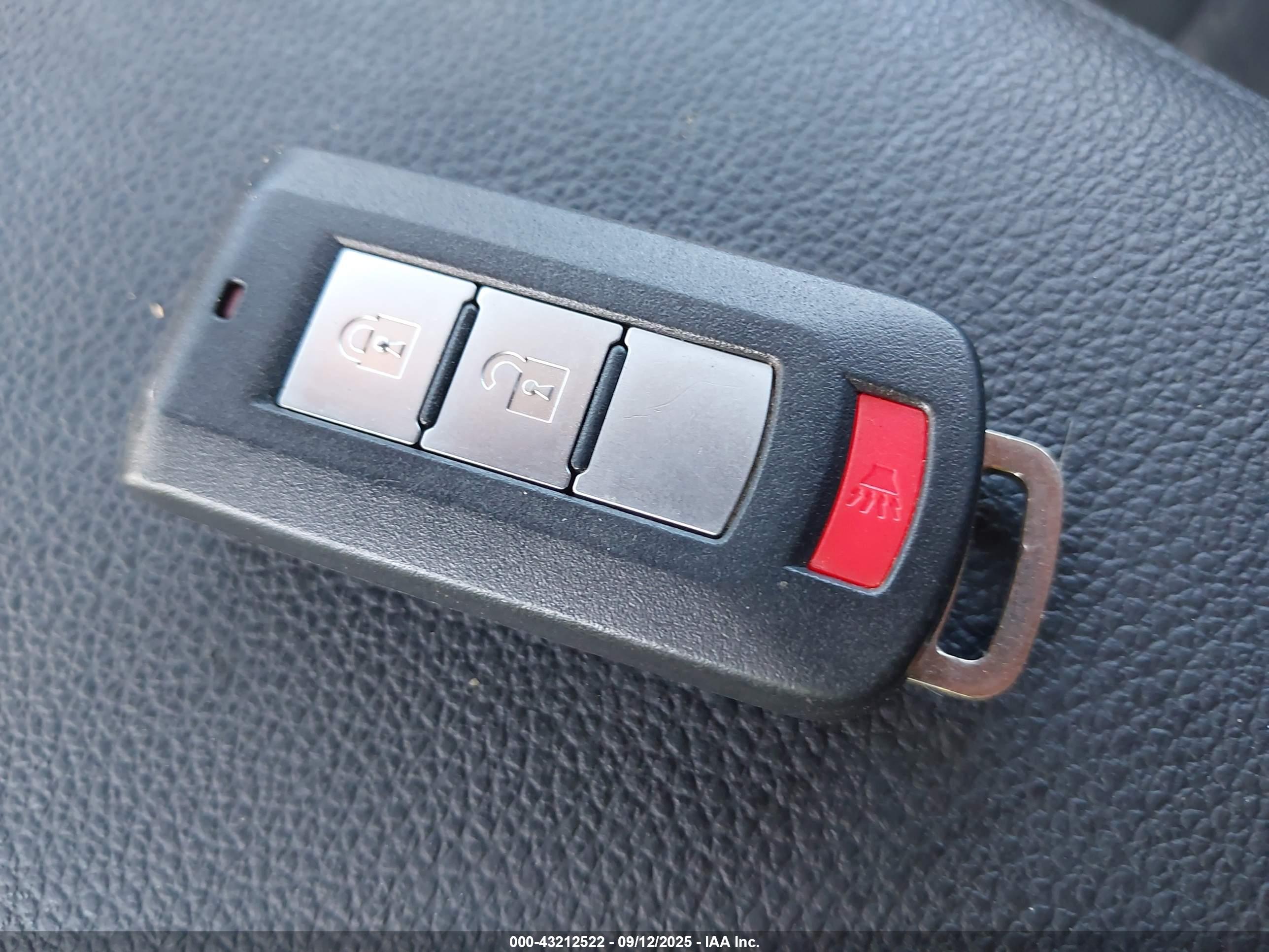 MITSUBISHI OUTLANDER image 11