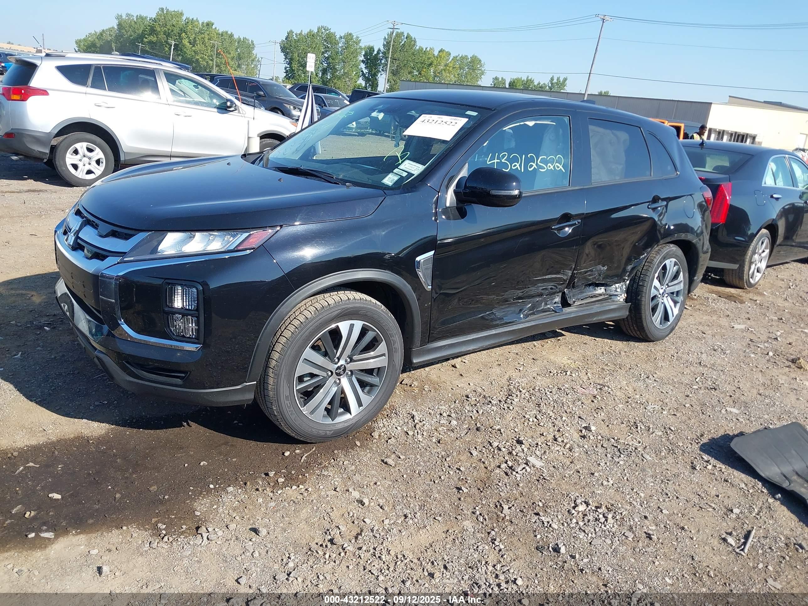 MITSUBISHI OUTLANDER image 2