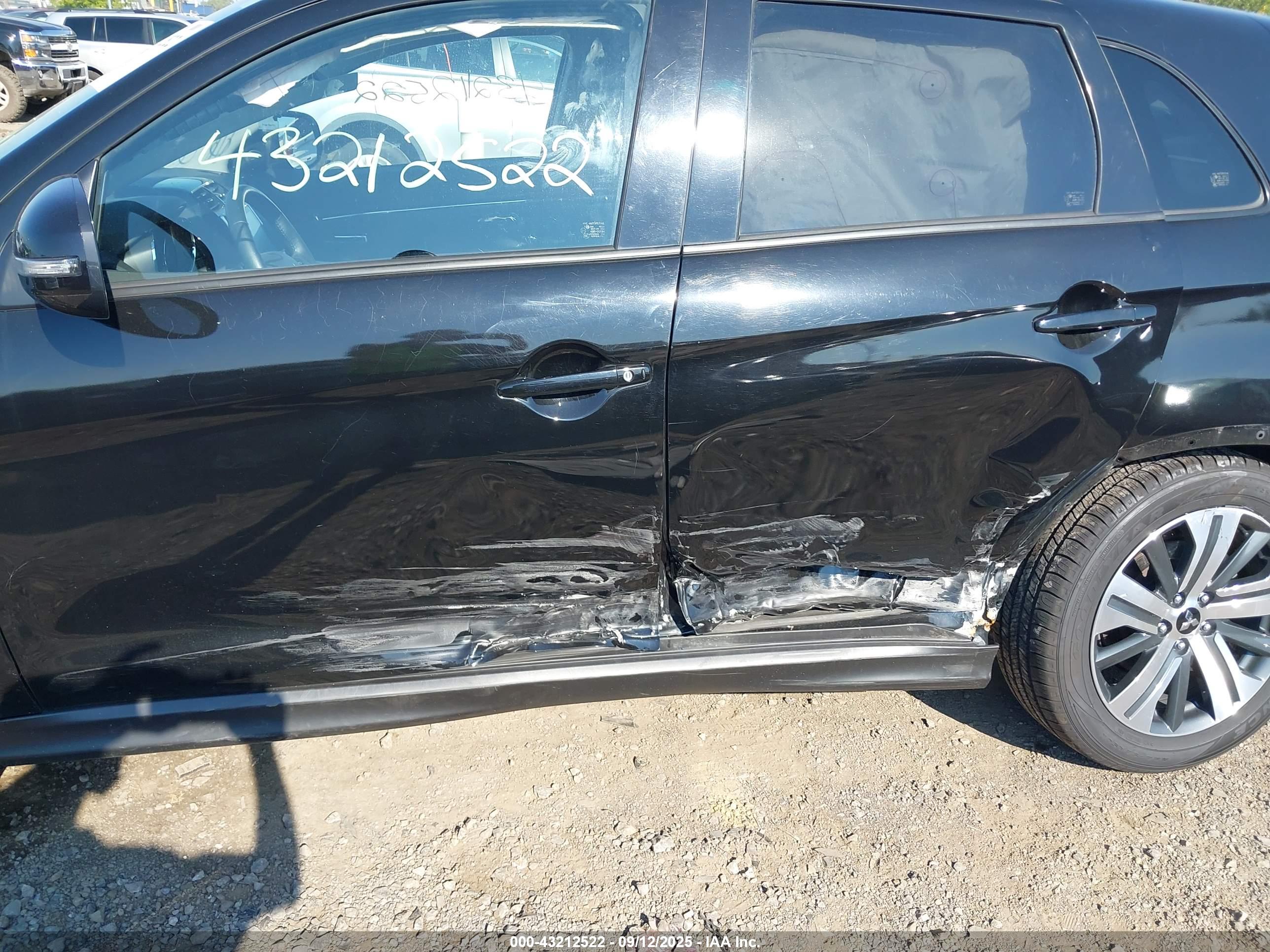 MITSUBISHI OUTLANDER image 6