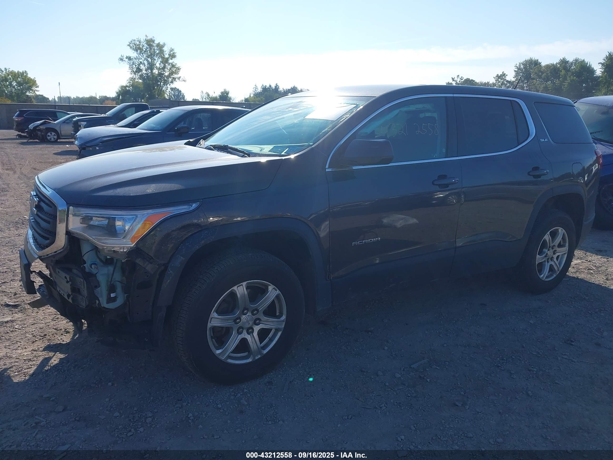 GMC ACADIA image 2