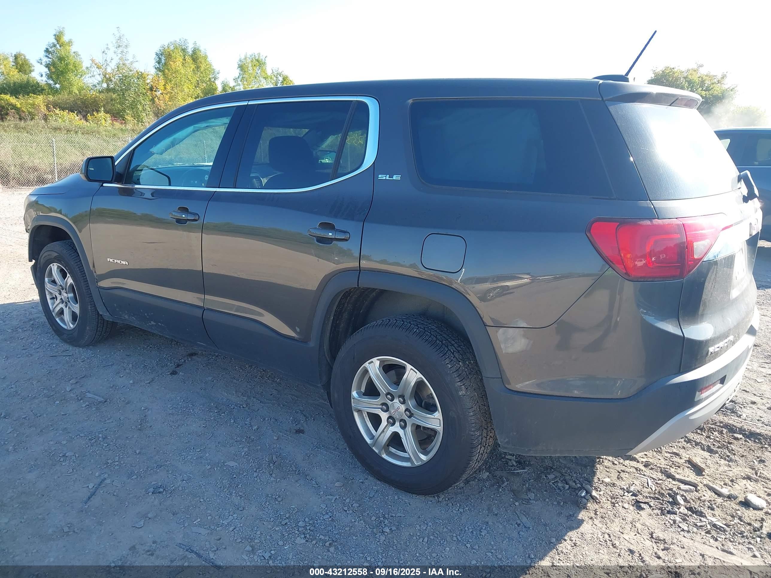 GMC ACADIA image 3