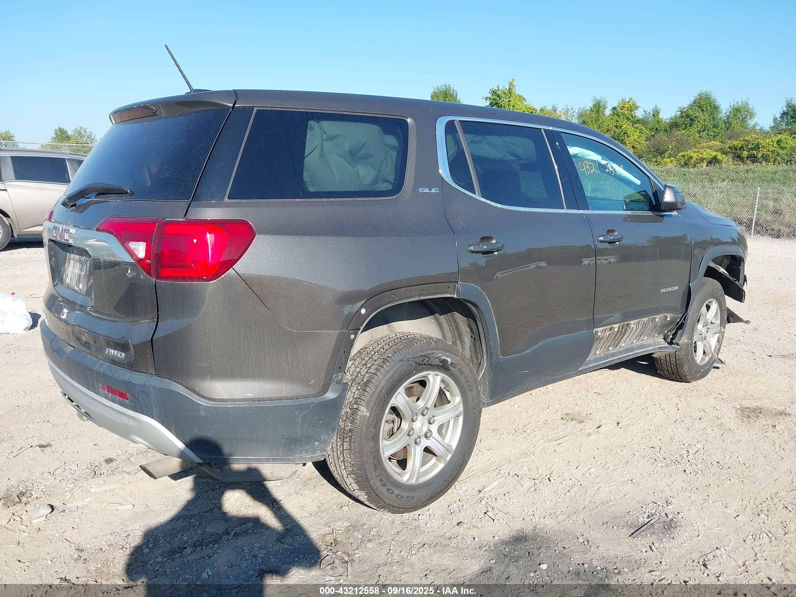 GMC ACADIA image 4
