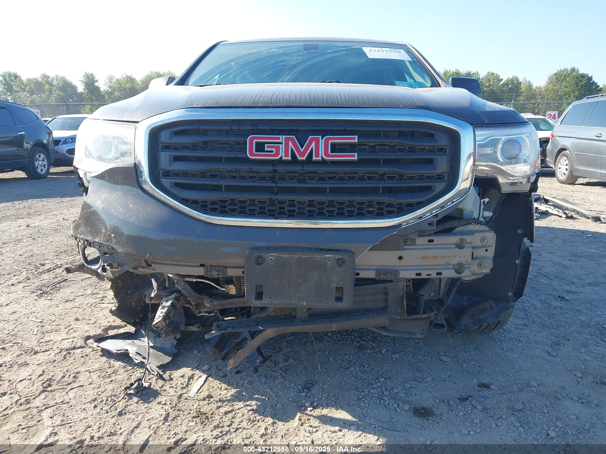 GMC ACADIA image 6