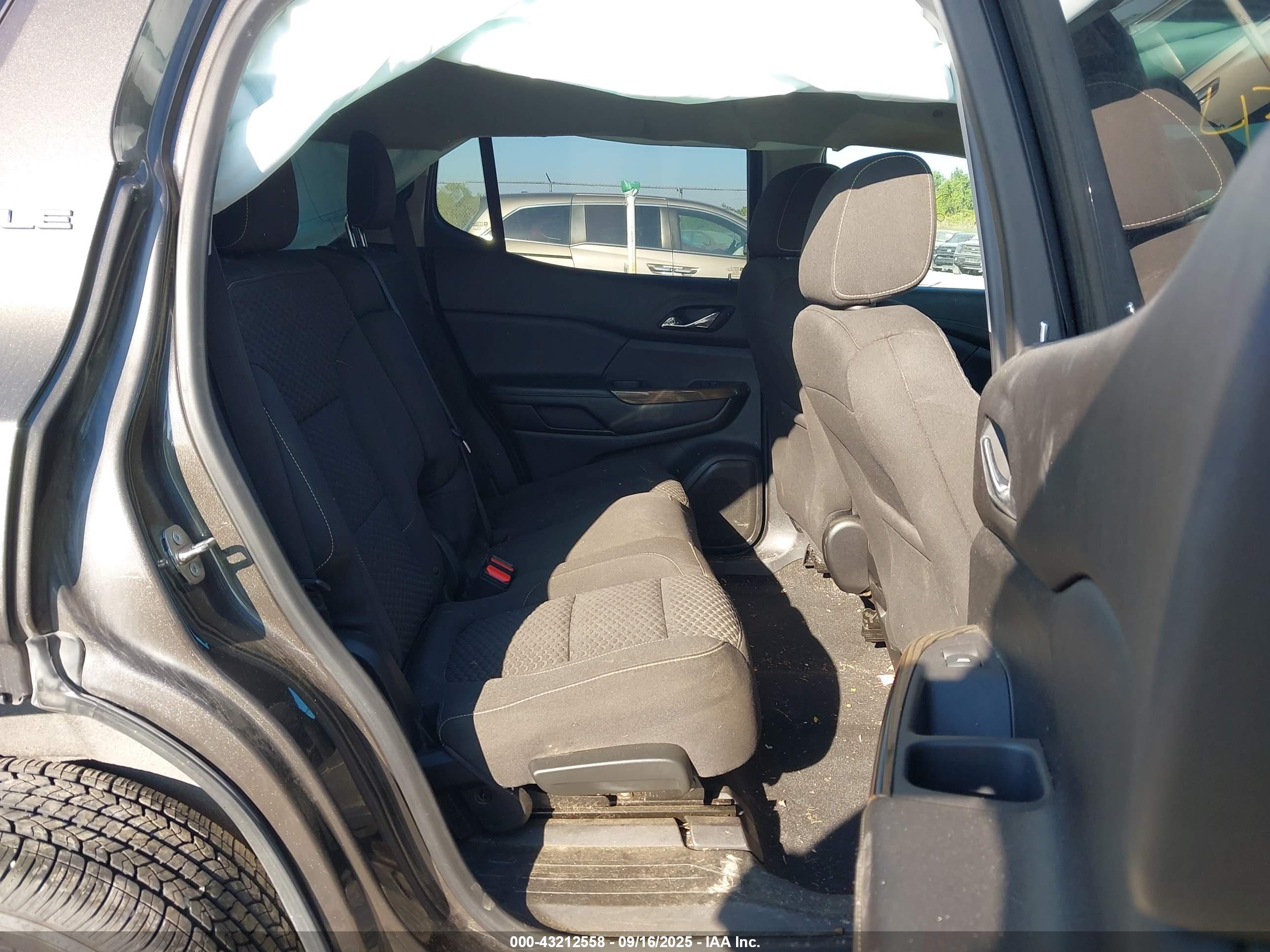GMC ACADIA image 8