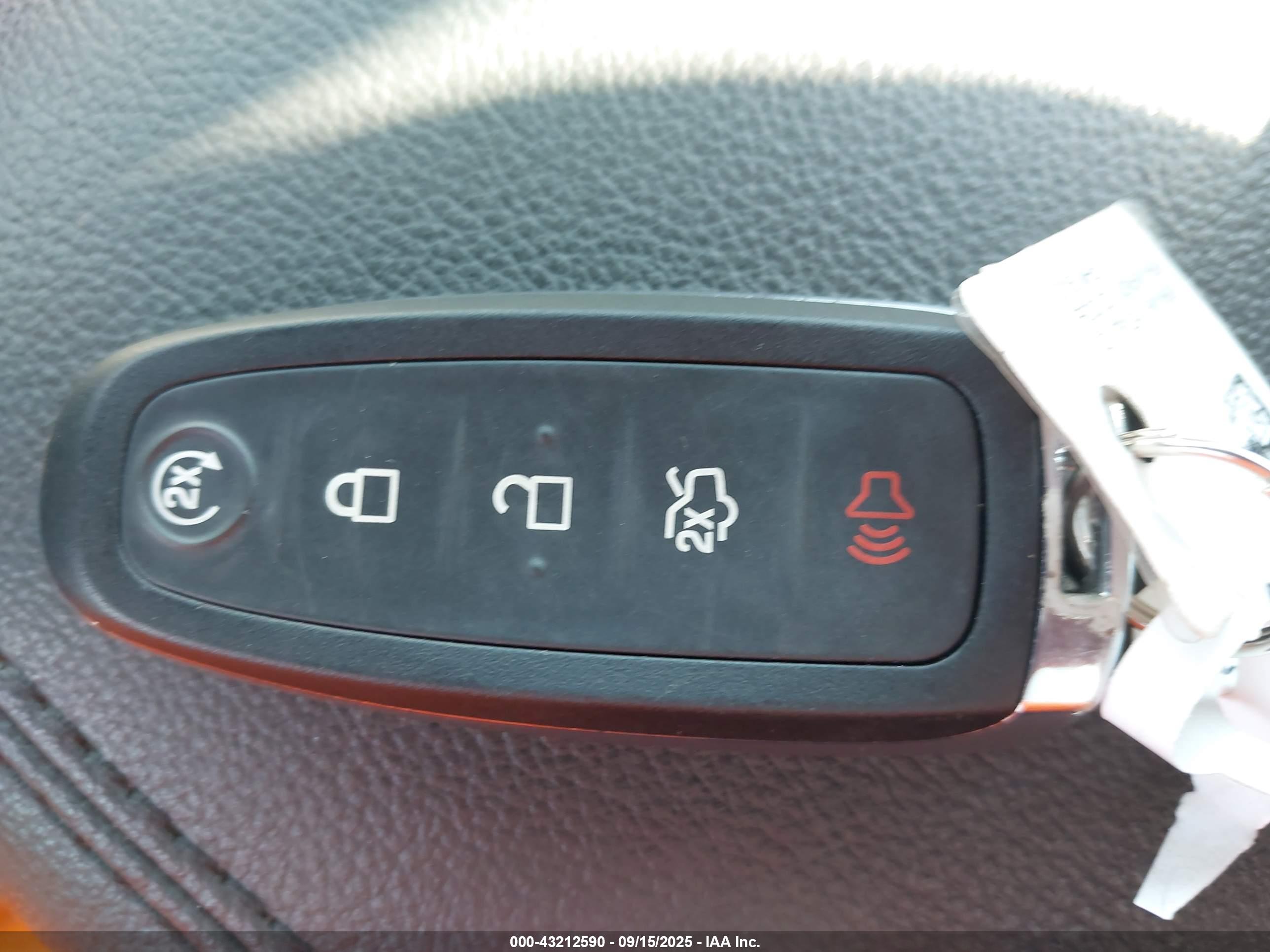 FORD C-MAX image 11