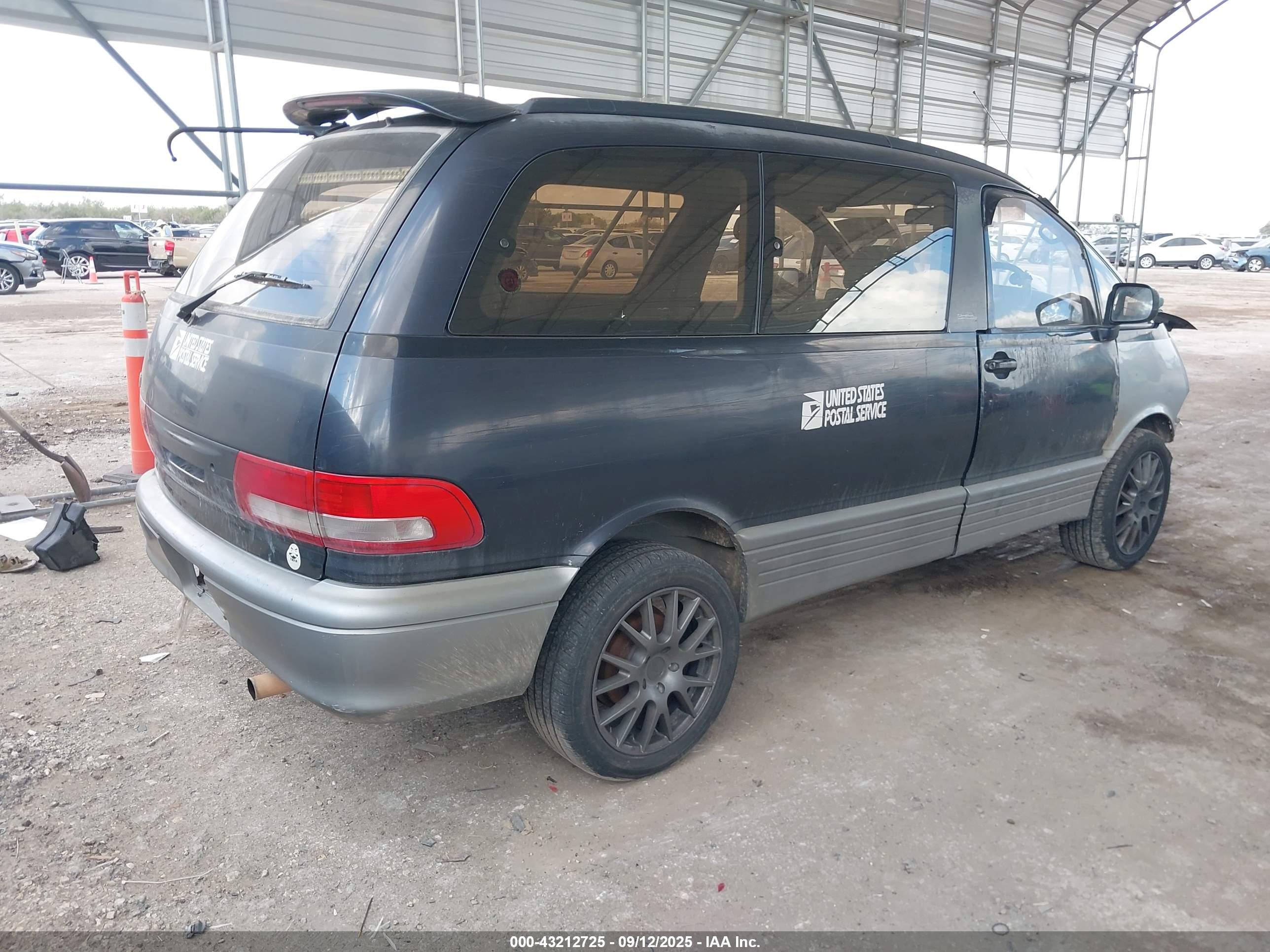 TOYOTA PREVIA image 4