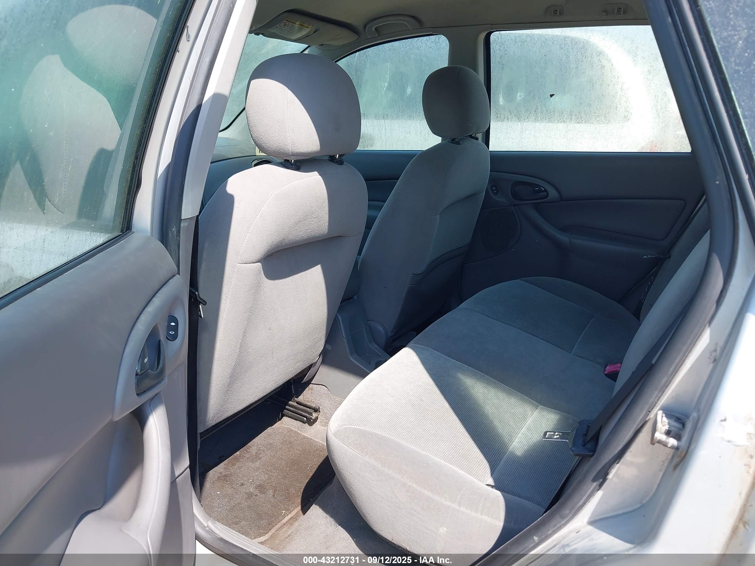 FORD FOCUS image 8