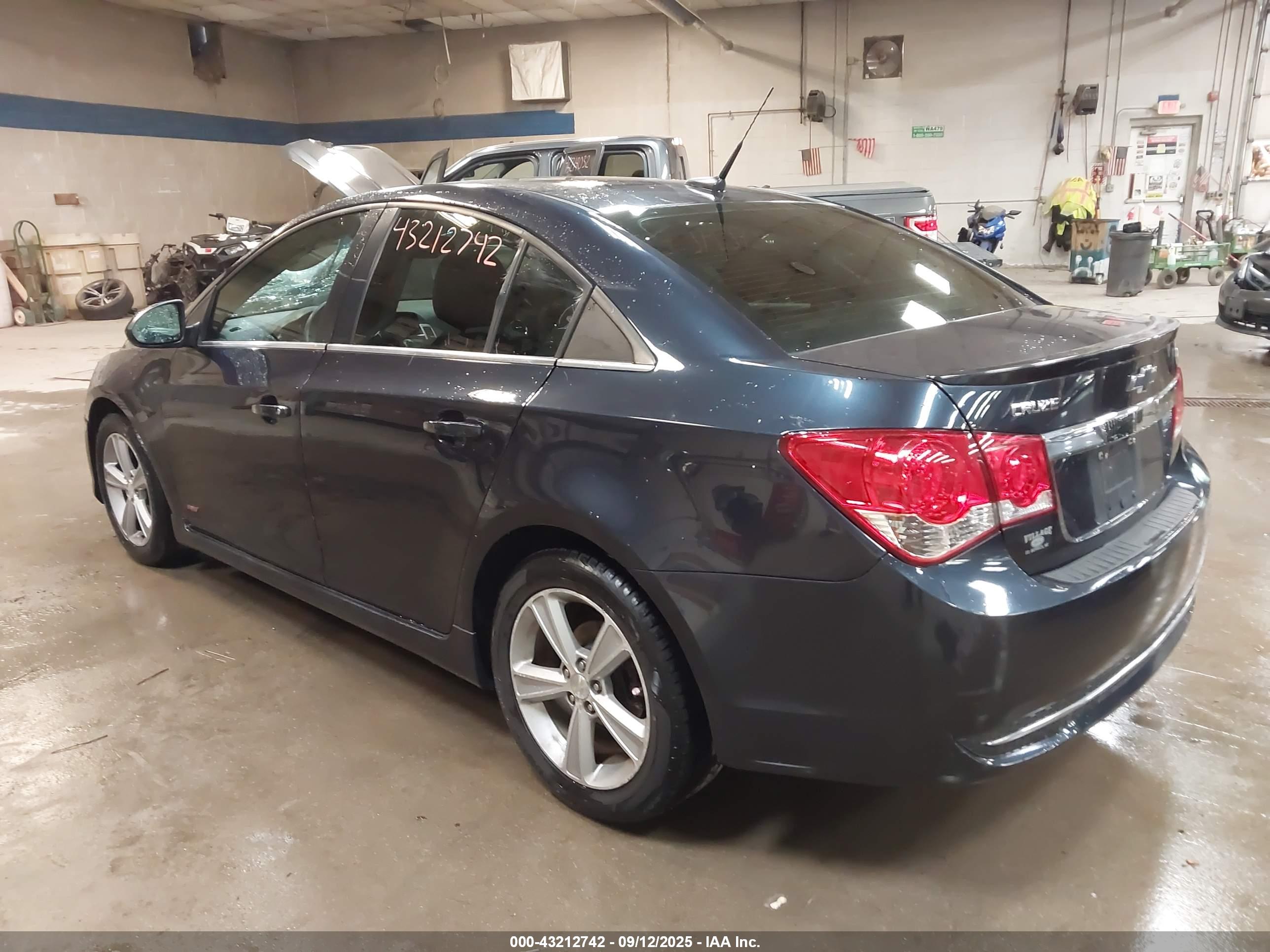 CHEVROLET CRUZE image 3