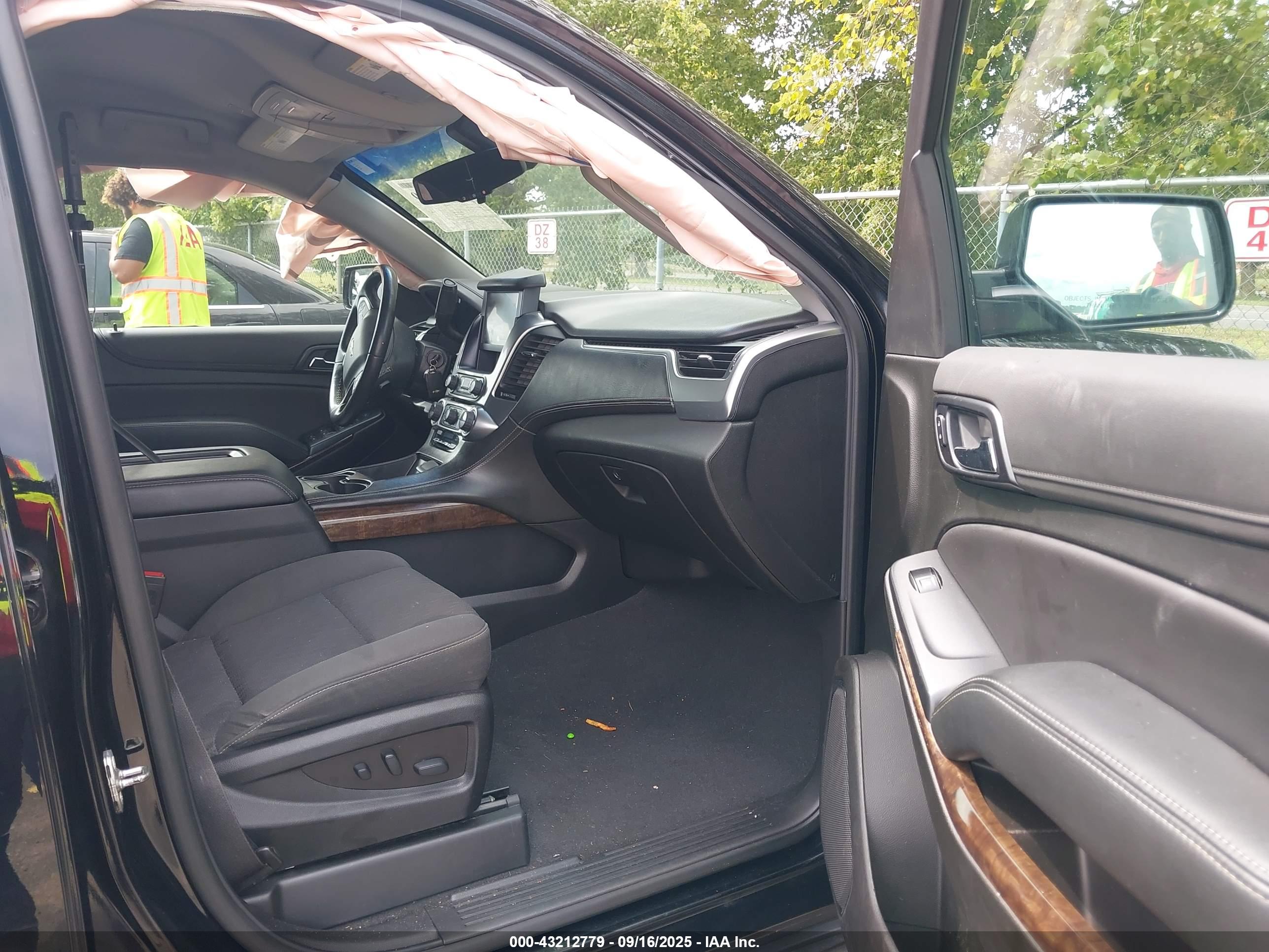 CHEVROLET TAHOE image 5