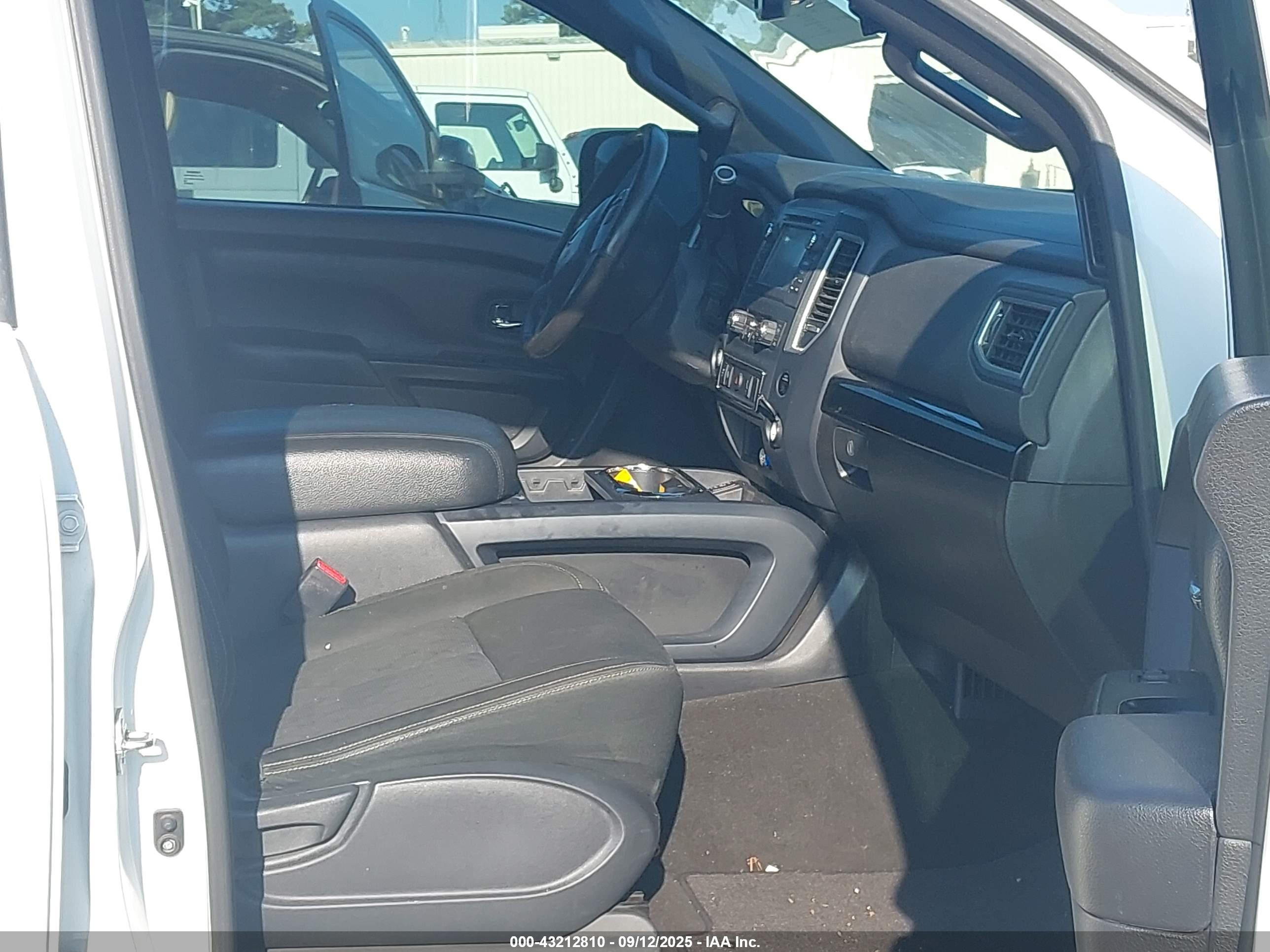 NISSAN TITAN image 5
