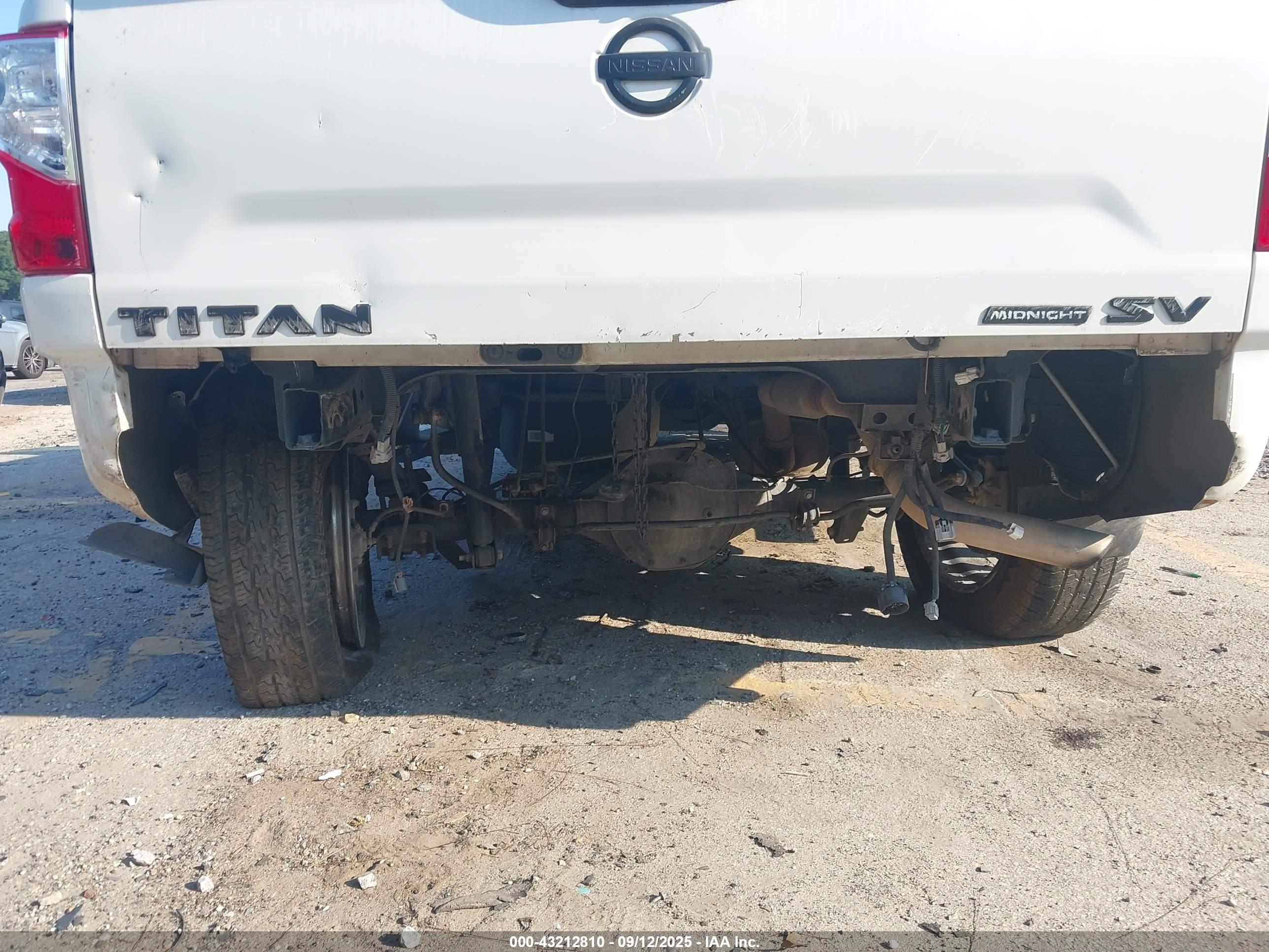 NISSAN TITAN image 6