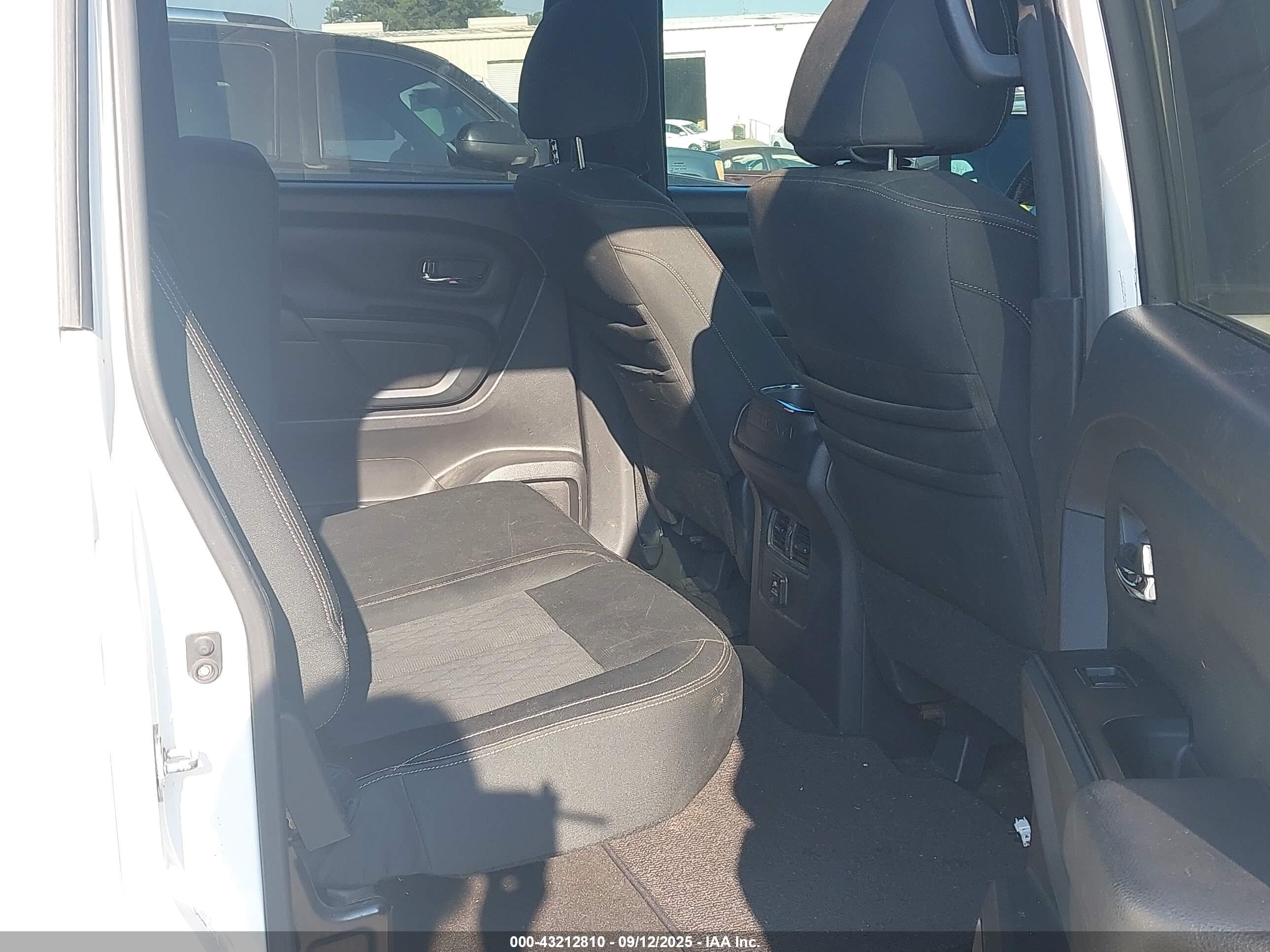 NISSAN TITAN image 8