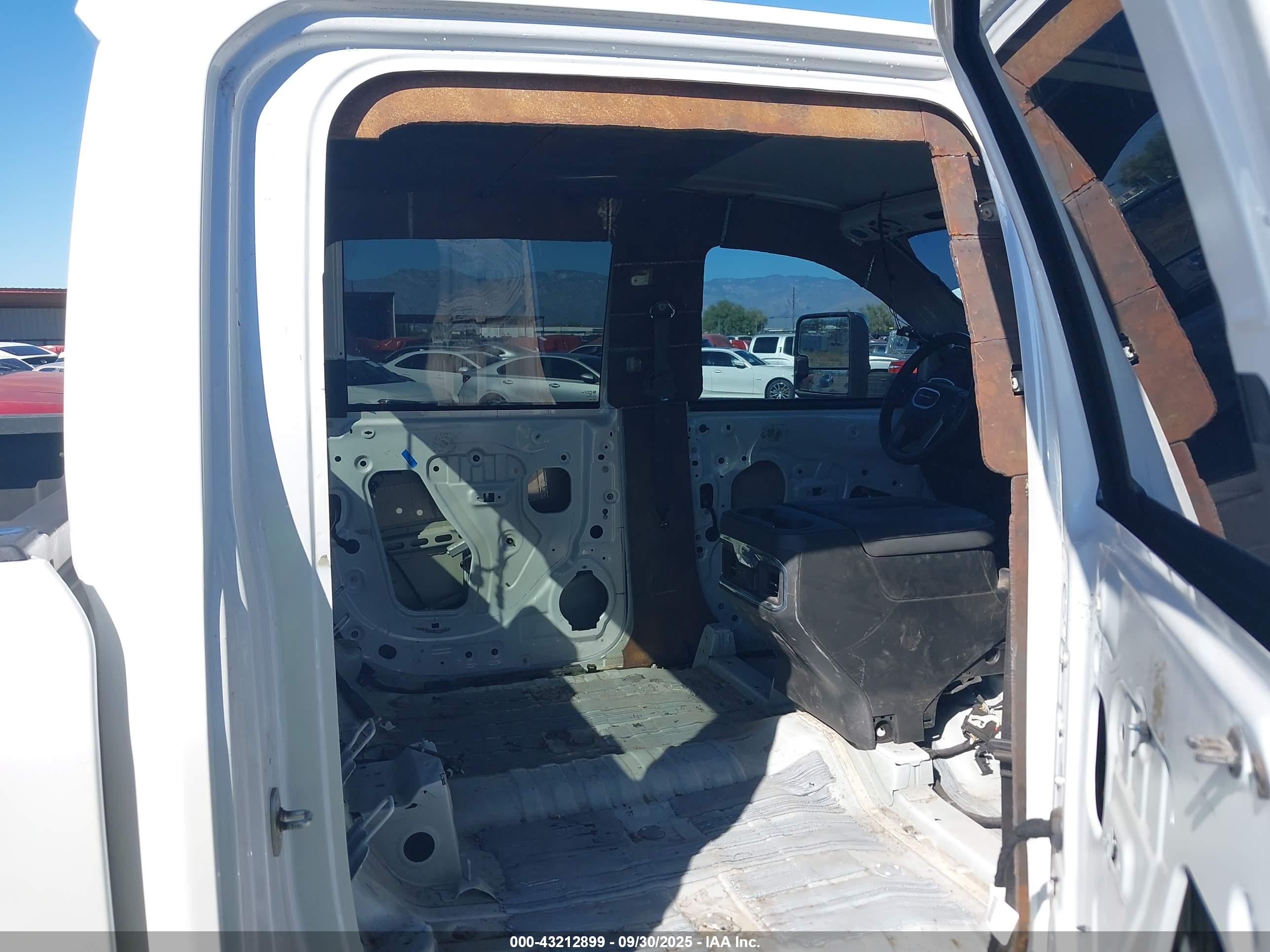 GMC SIERRA image 8