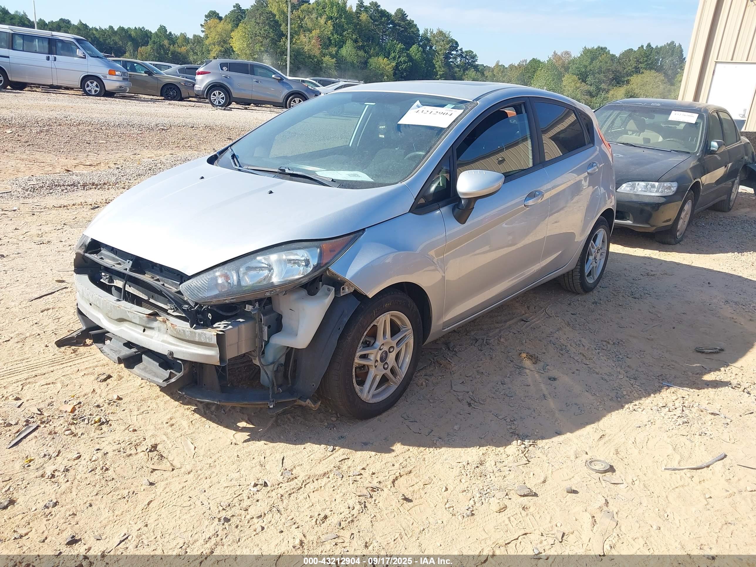 FORD FIESTA image 2