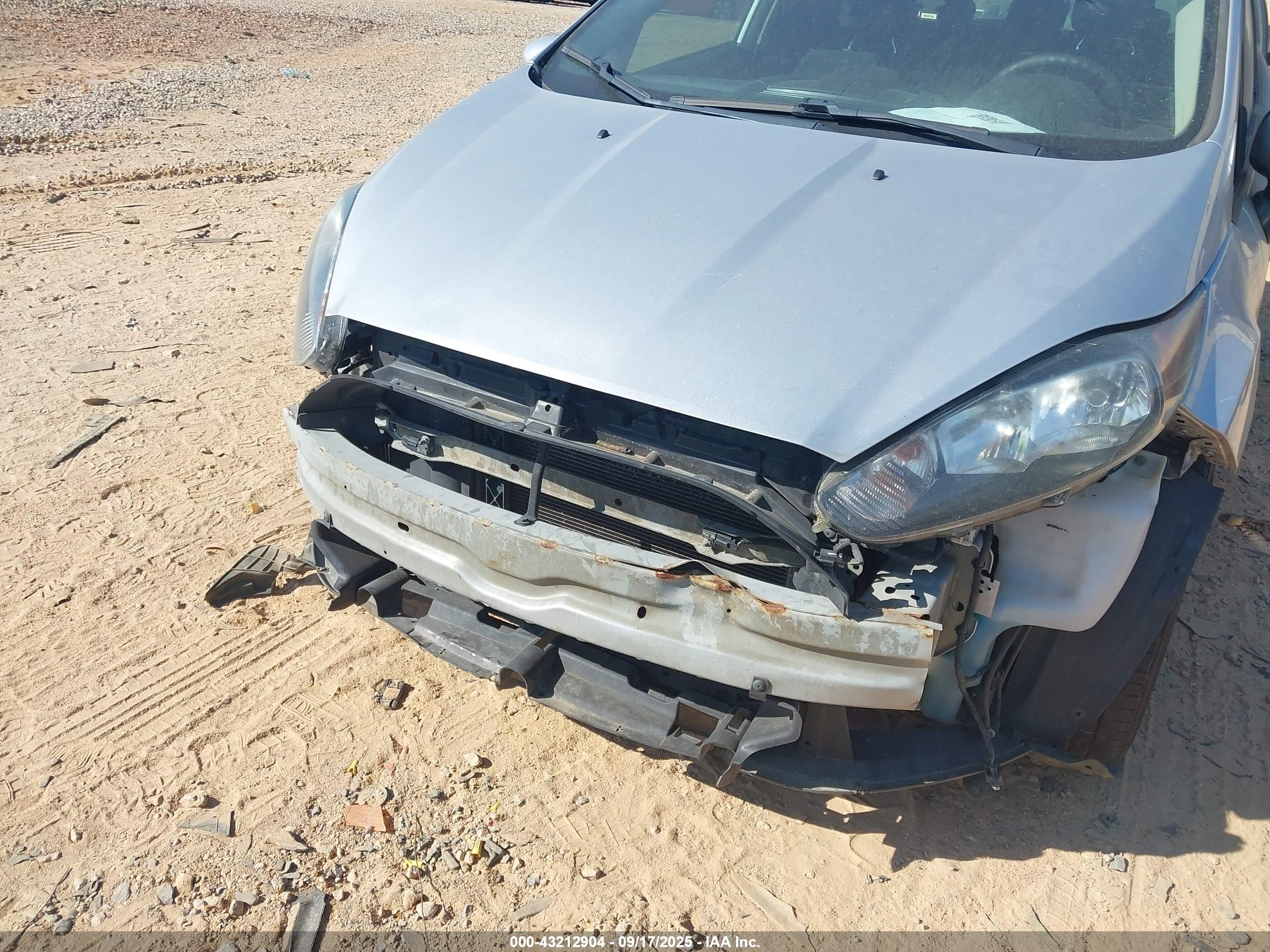FORD FIESTA image 6