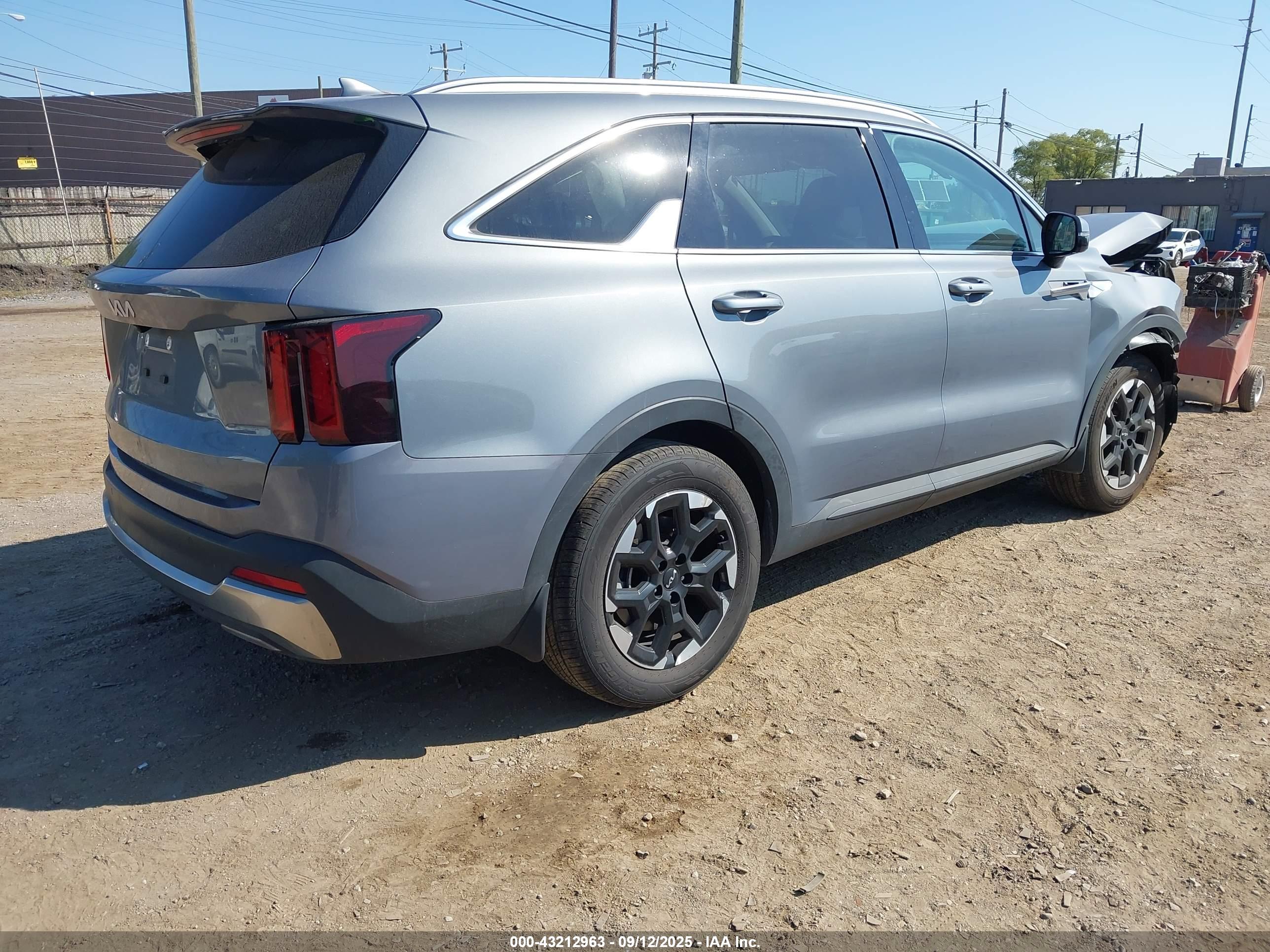 KIA SORENTO image 4