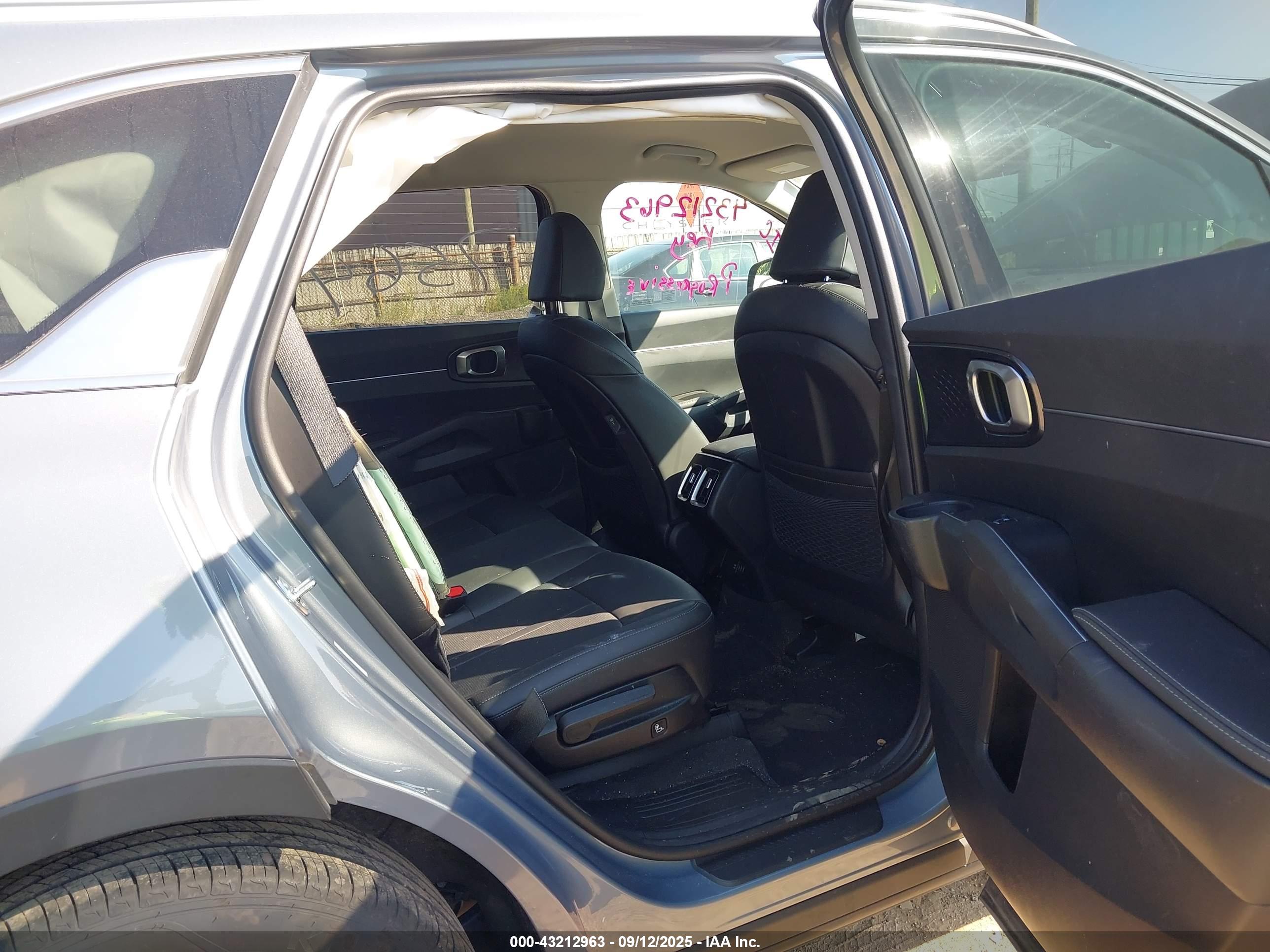 KIA SORENTO image 8
