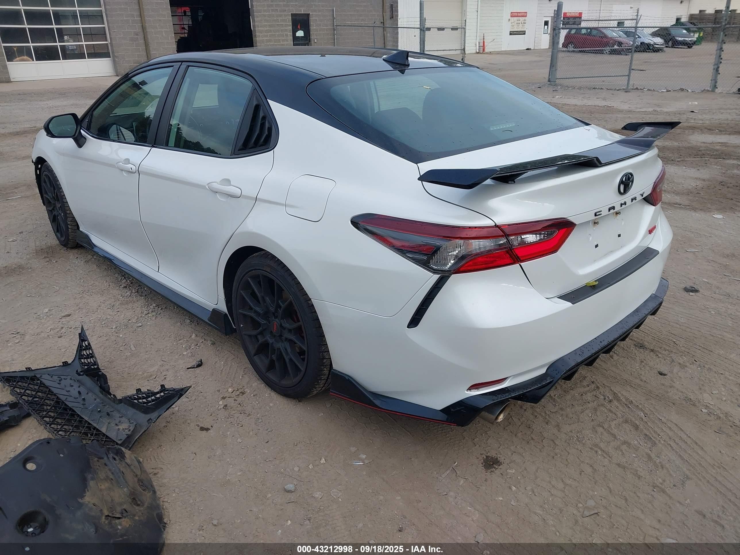 TOYOTA CAMRY image 3