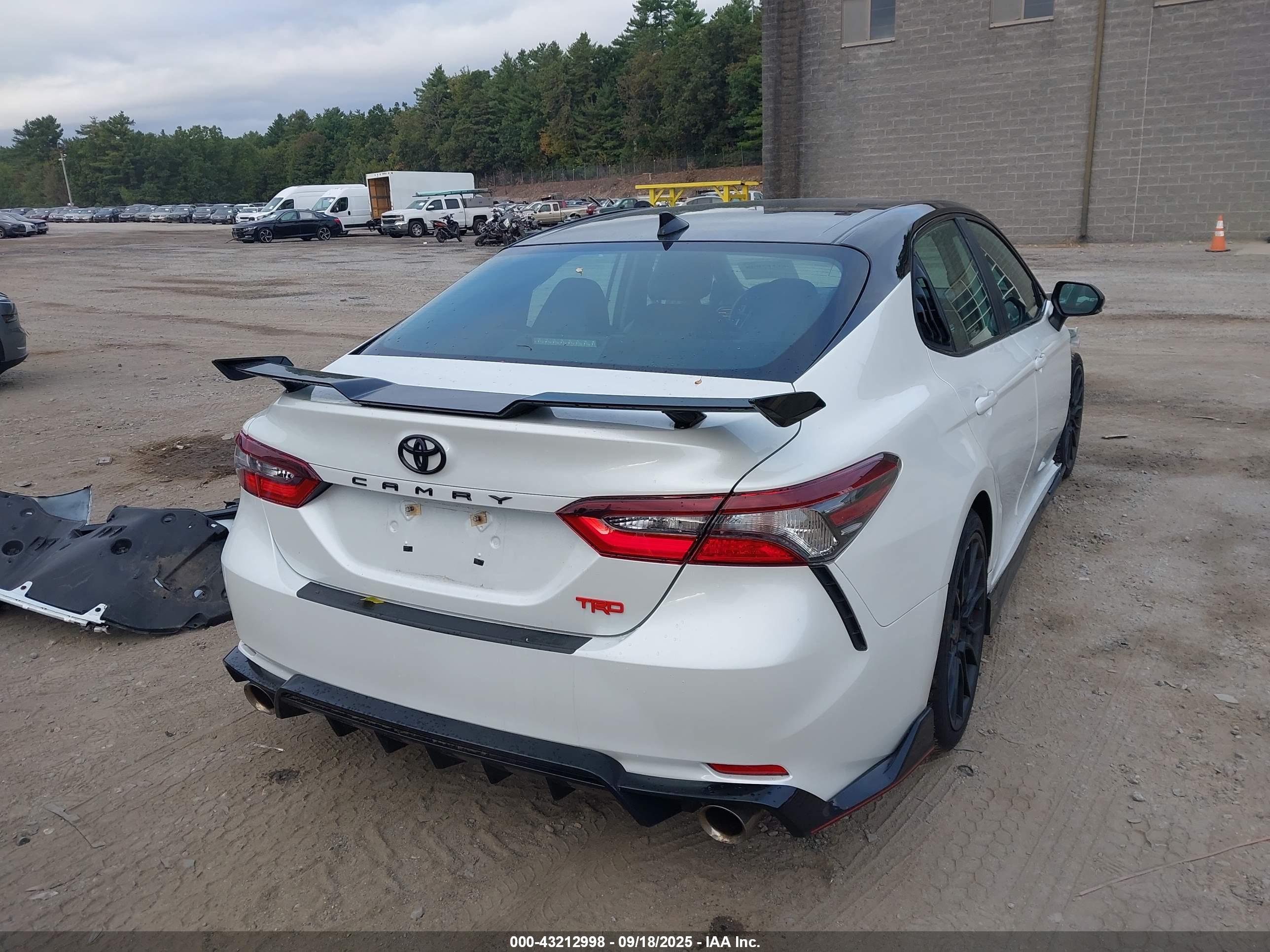 TOYOTA CAMRY image 4