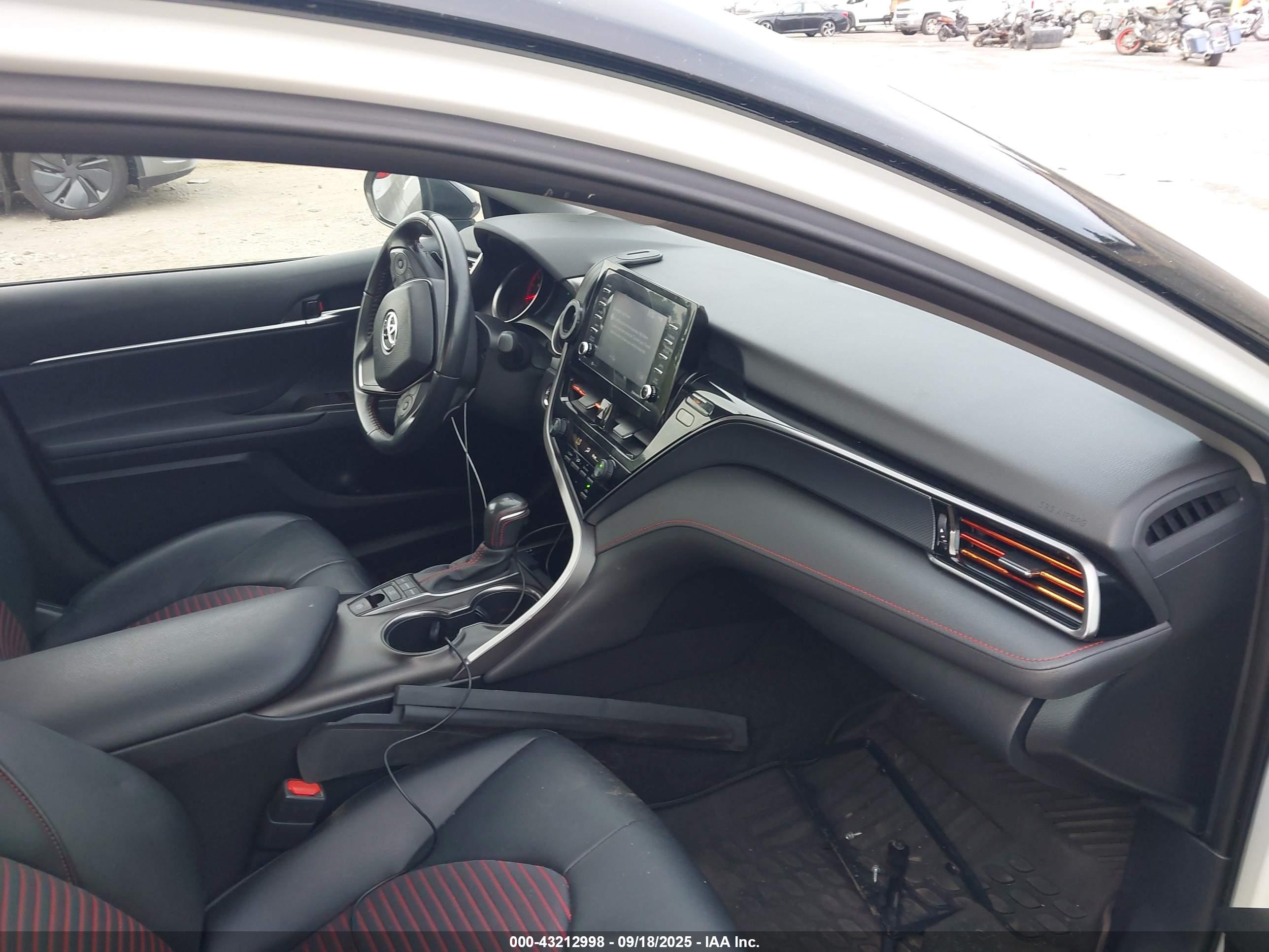 TOYOTA CAMRY image 5