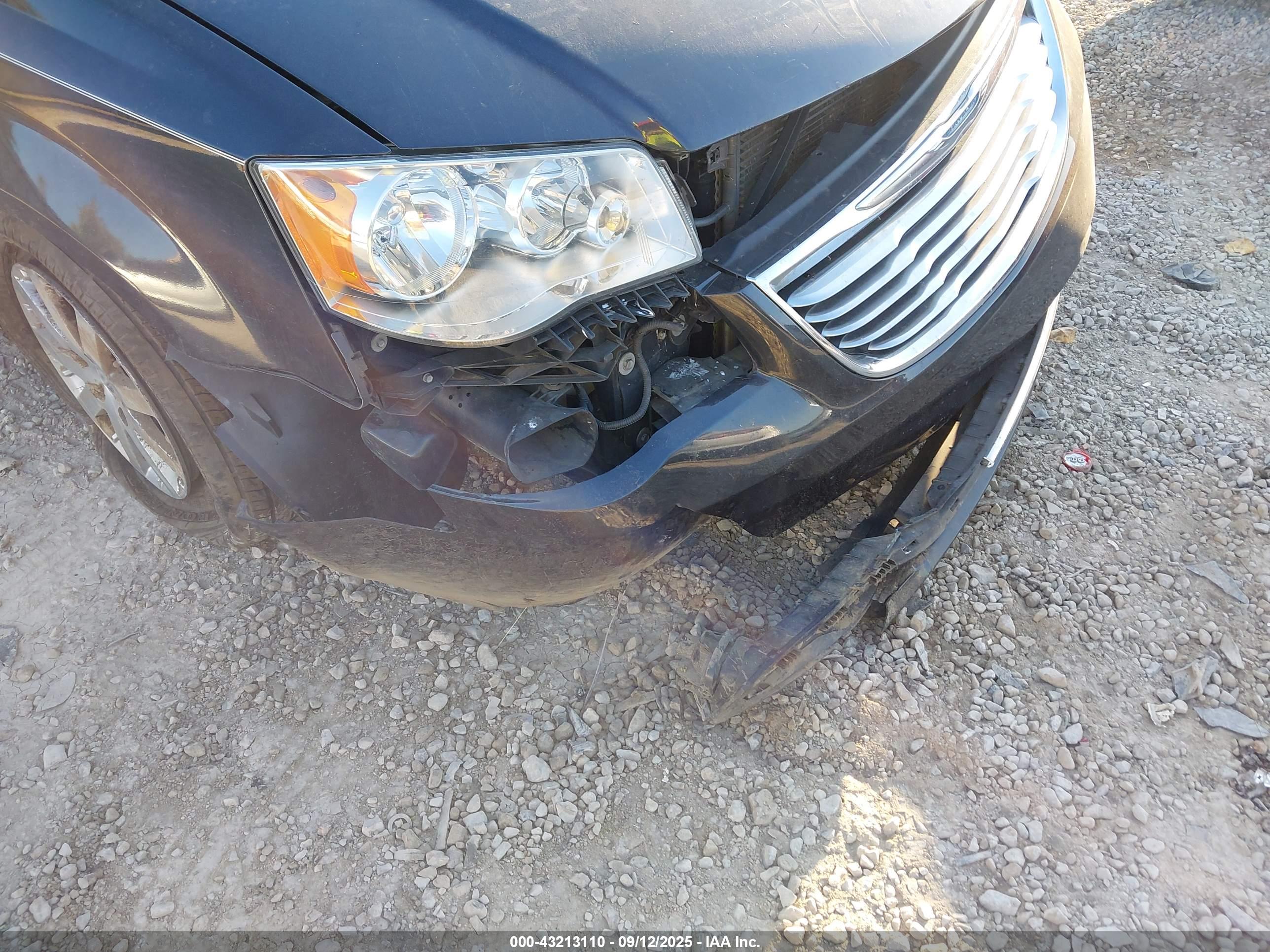 CHRYSLER TOWN image 6