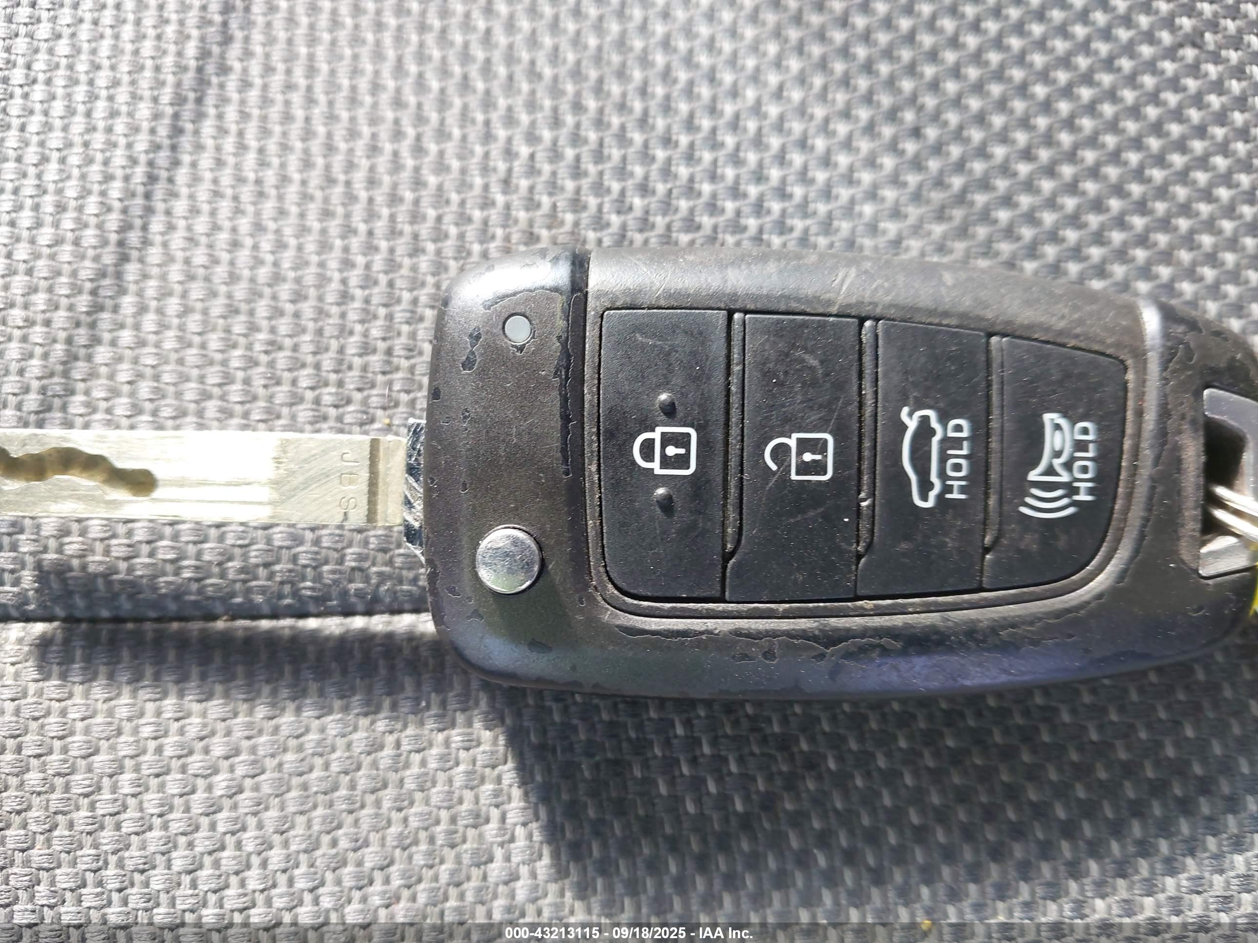 HYUNDAI ELANTRA image 11