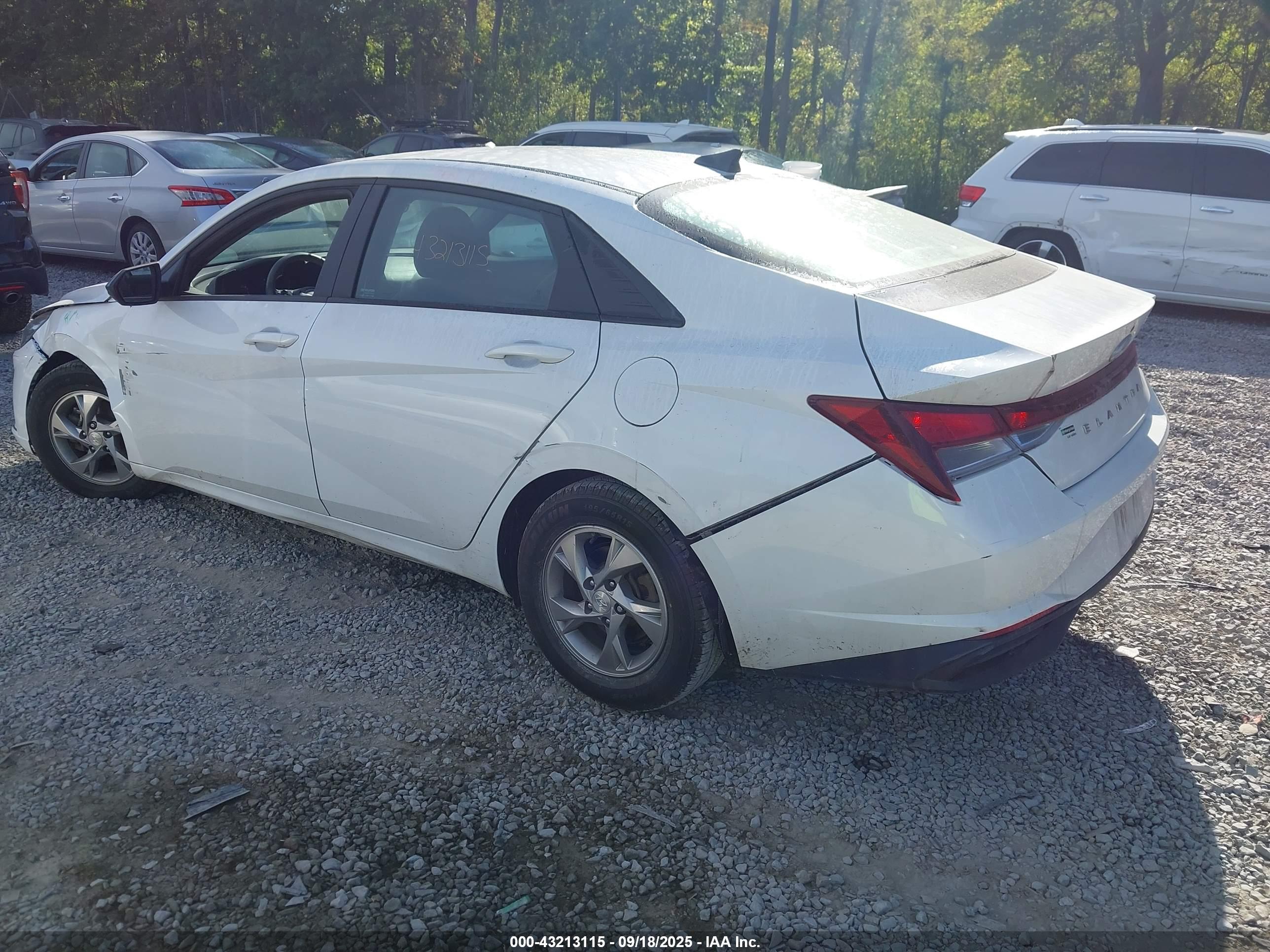 HYUNDAI ELANTRA image 3