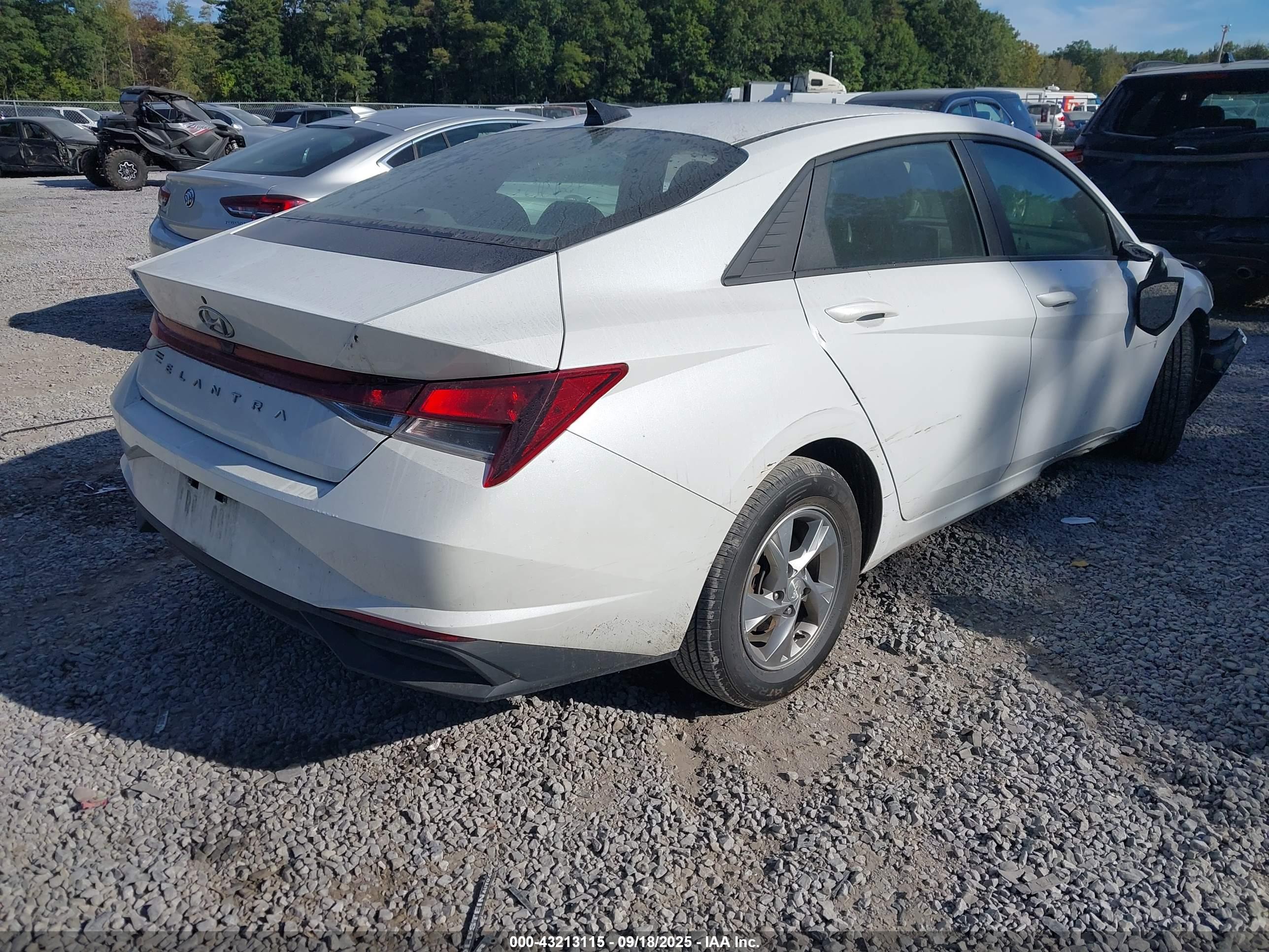 HYUNDAI ELANTRA image 4