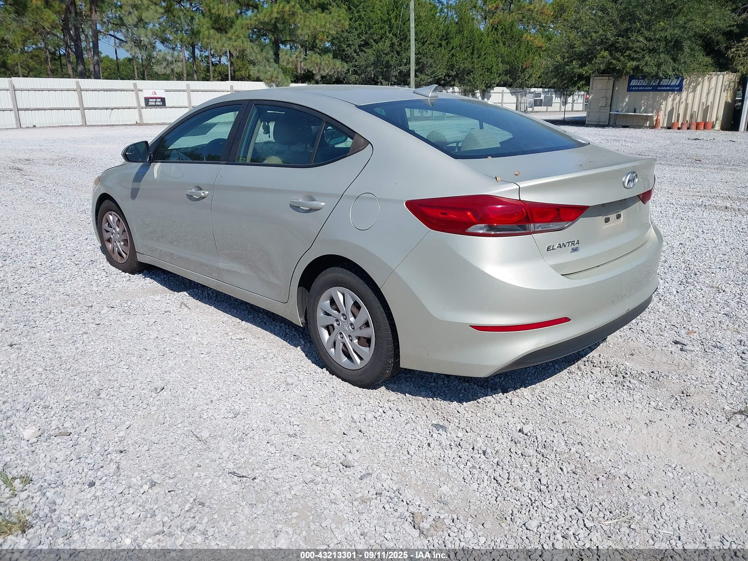 HYUNDAI ELANTRA image 3