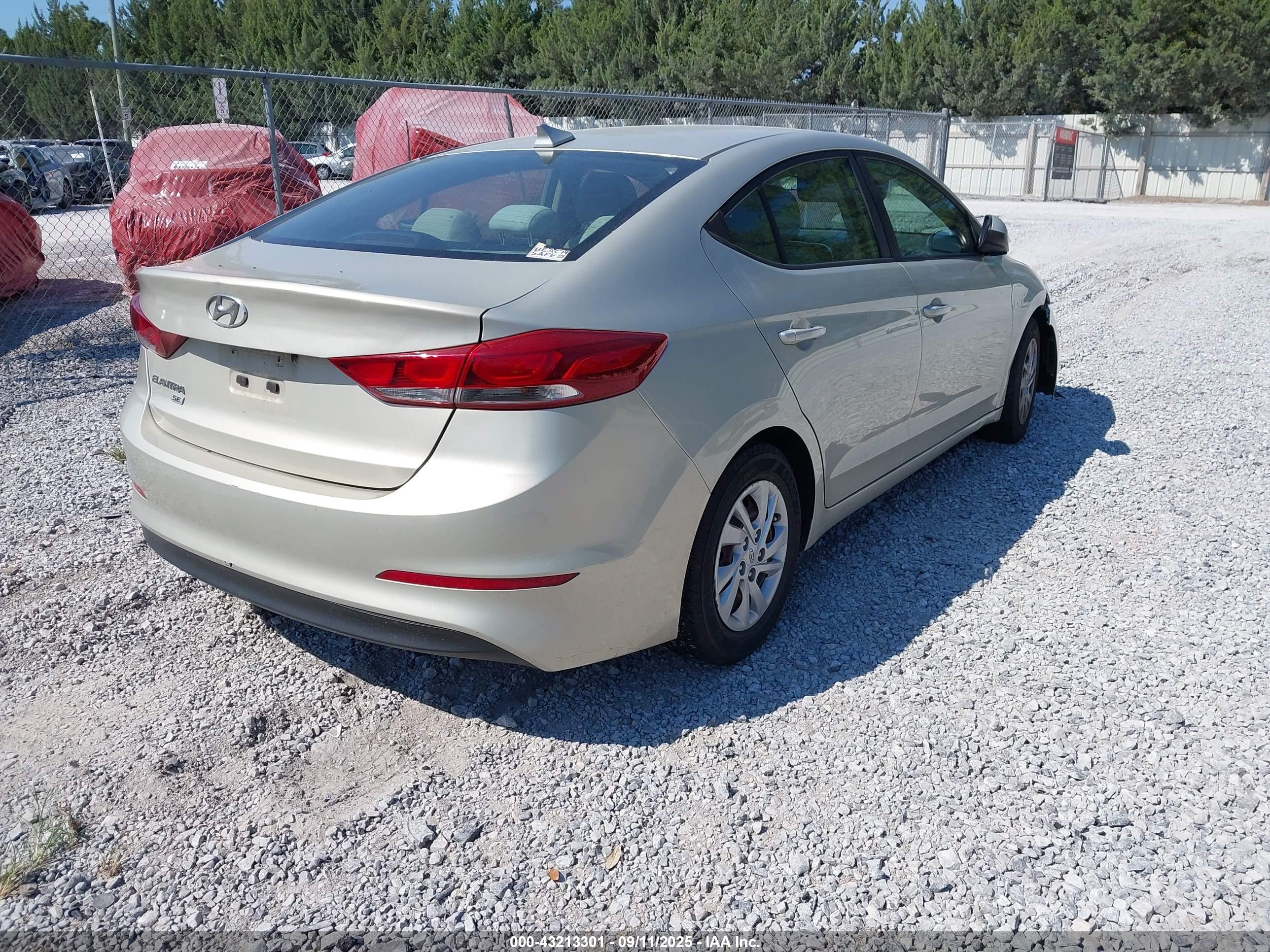 HYUNDAI ELANTRA image 4