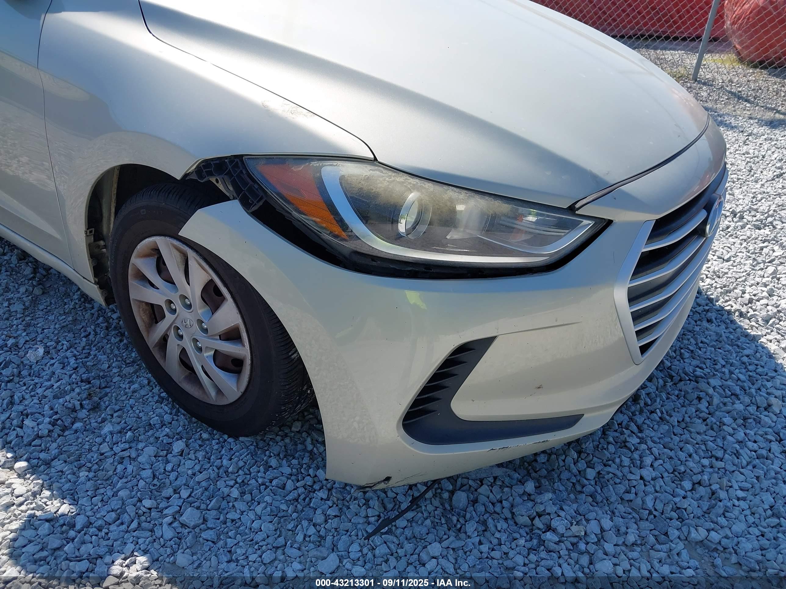 HYUNDAI ELANTRA image 6