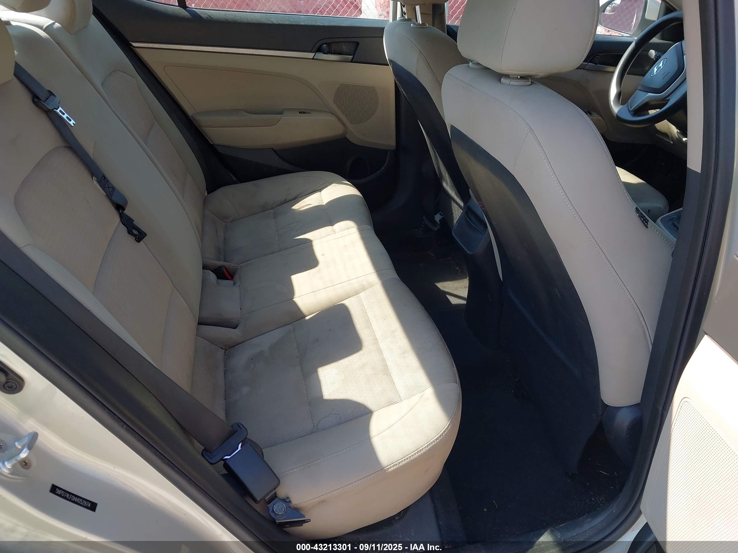 HYUNDAI ELANTRA image 8