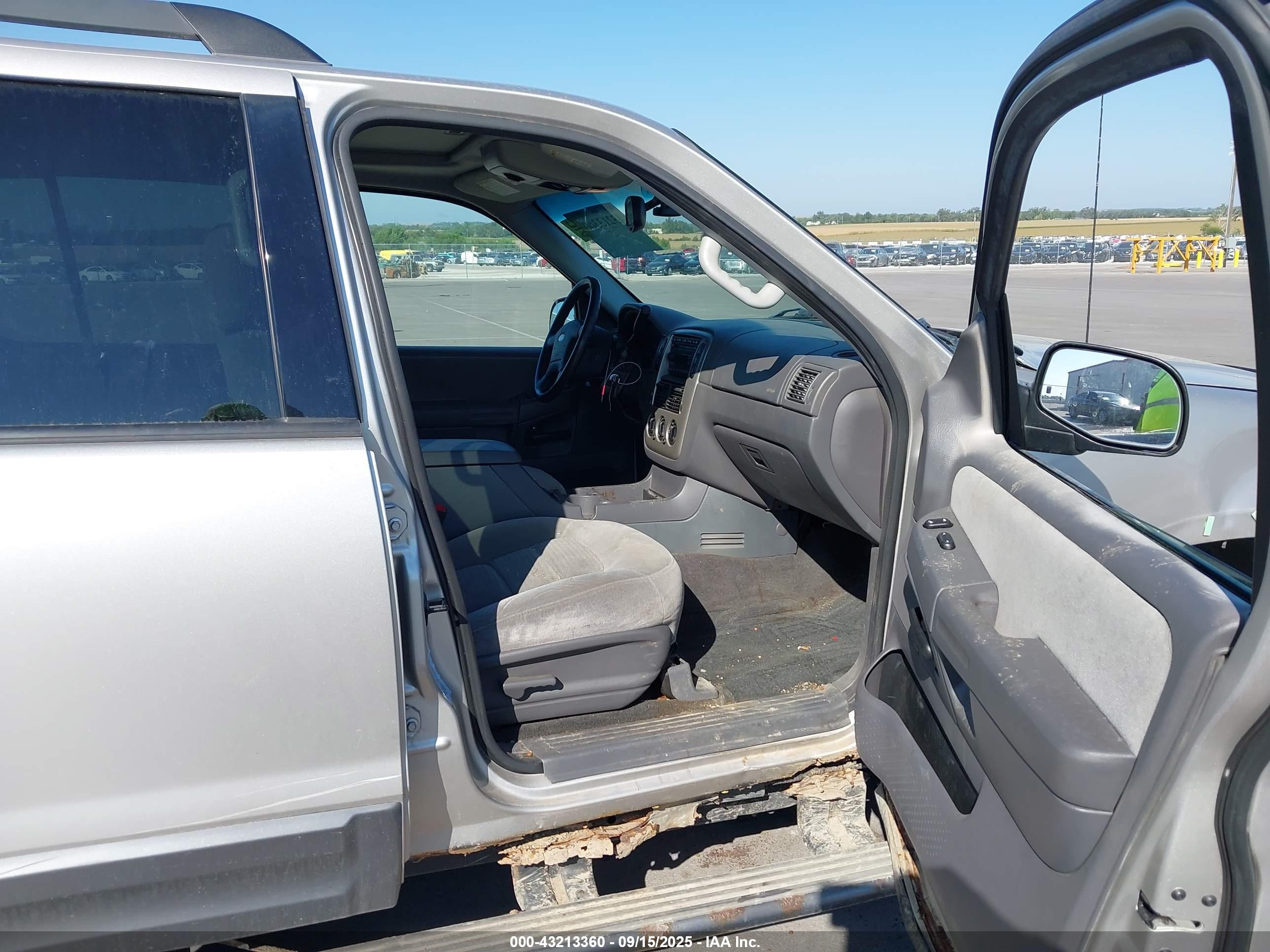 FORD EXPLORER image 5