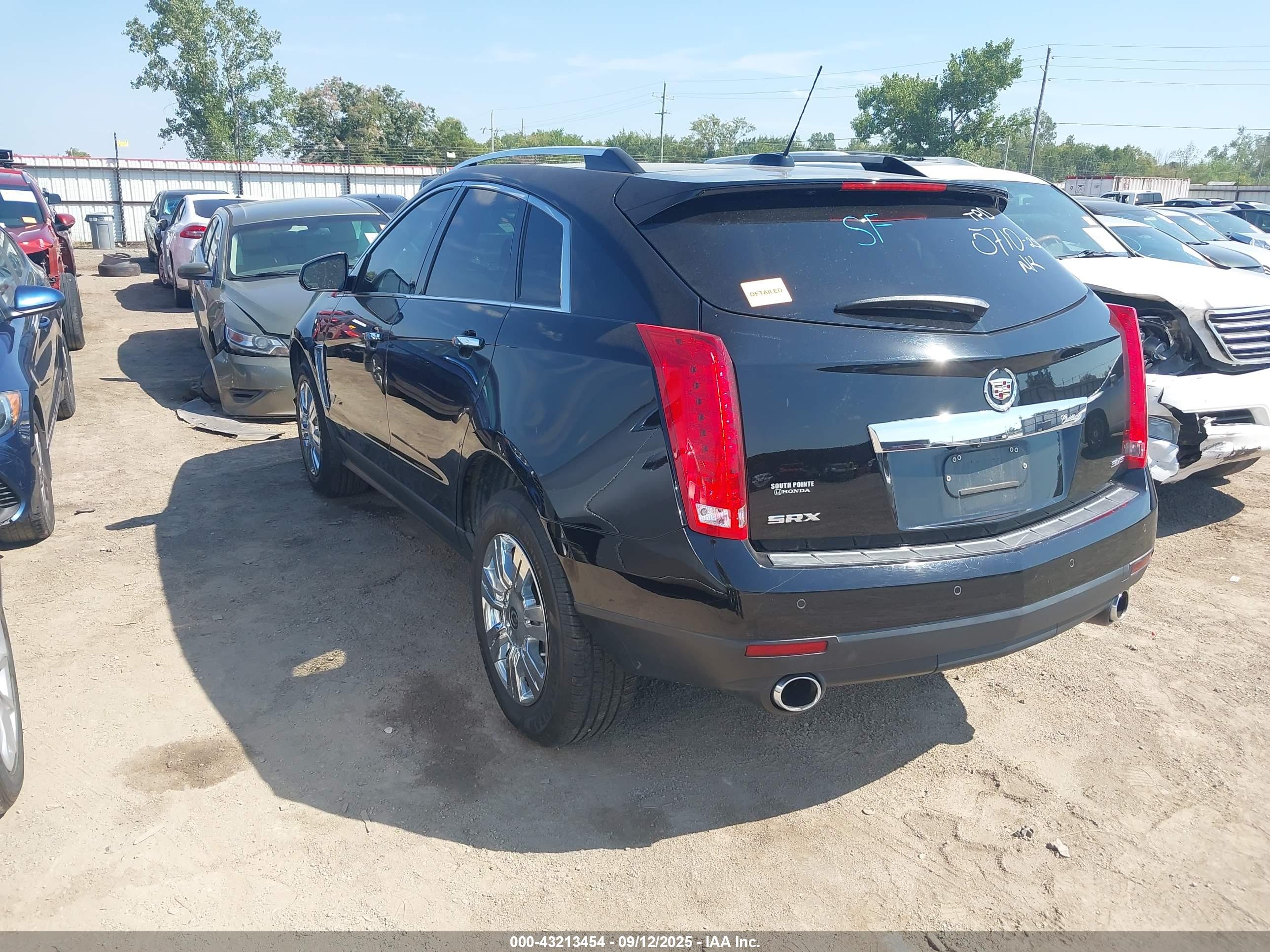 CADILLAC SRX image 3