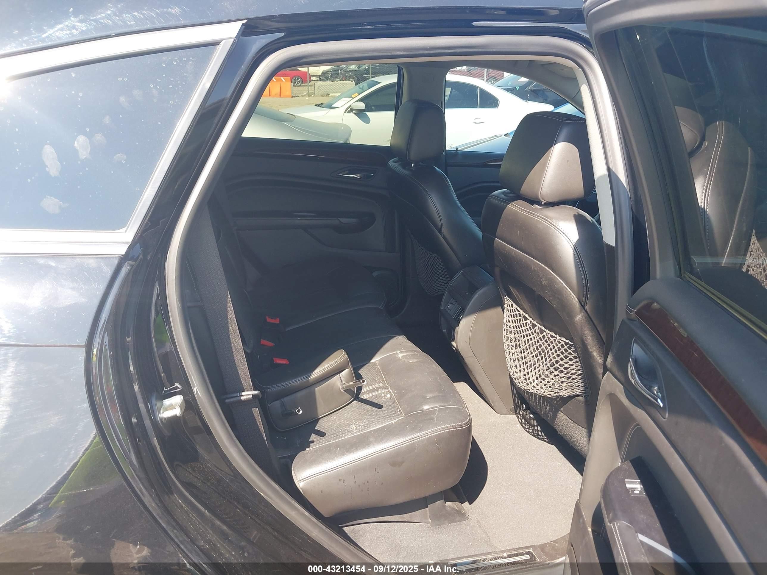 CADILLAC SRX image 8