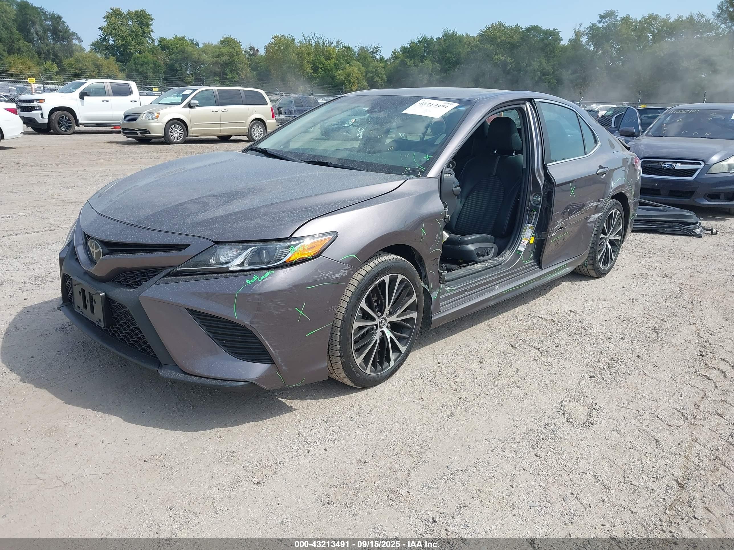 TOYOTA CAMRY image 2