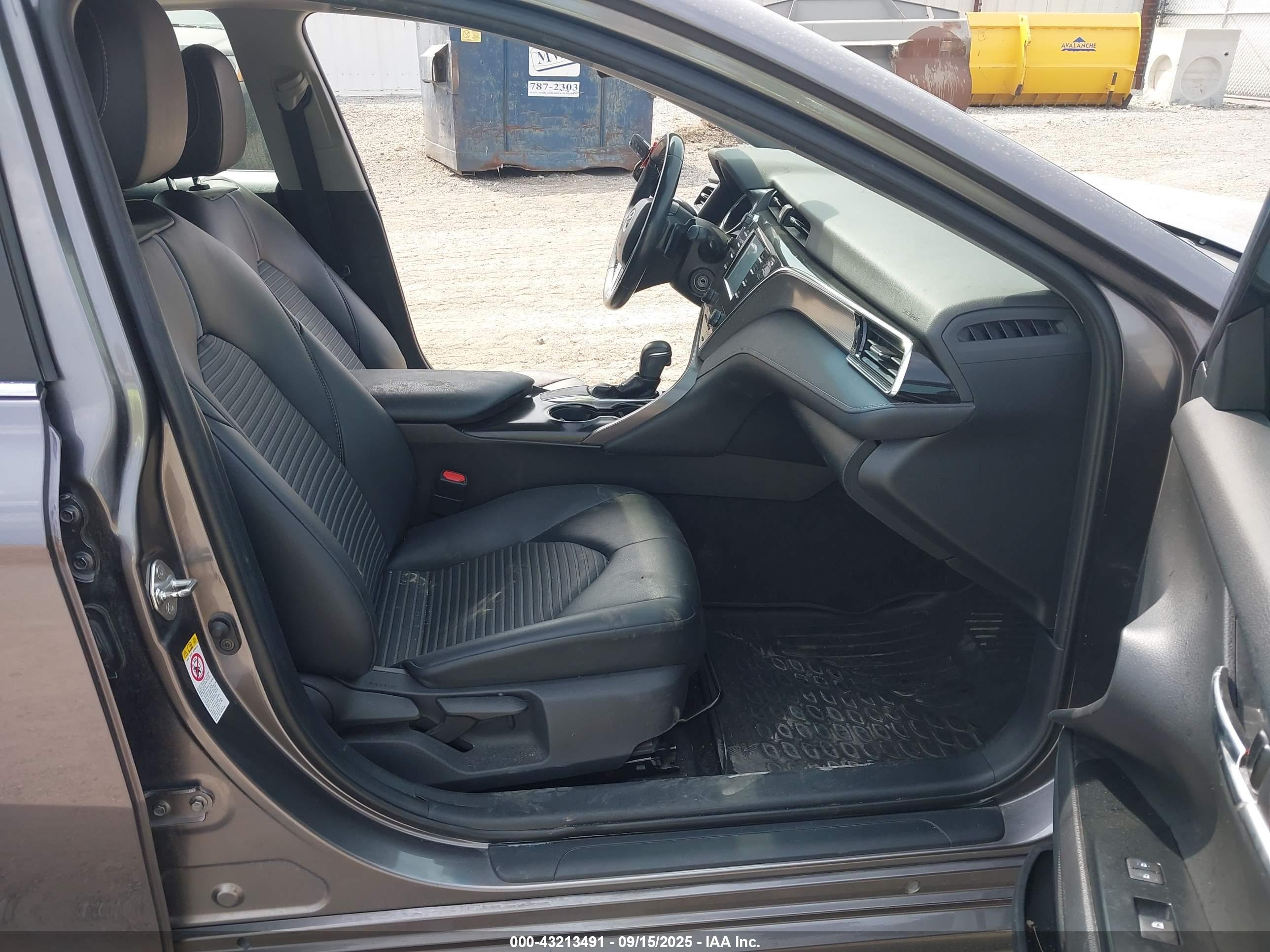 TOYOTA CAMRY image 5