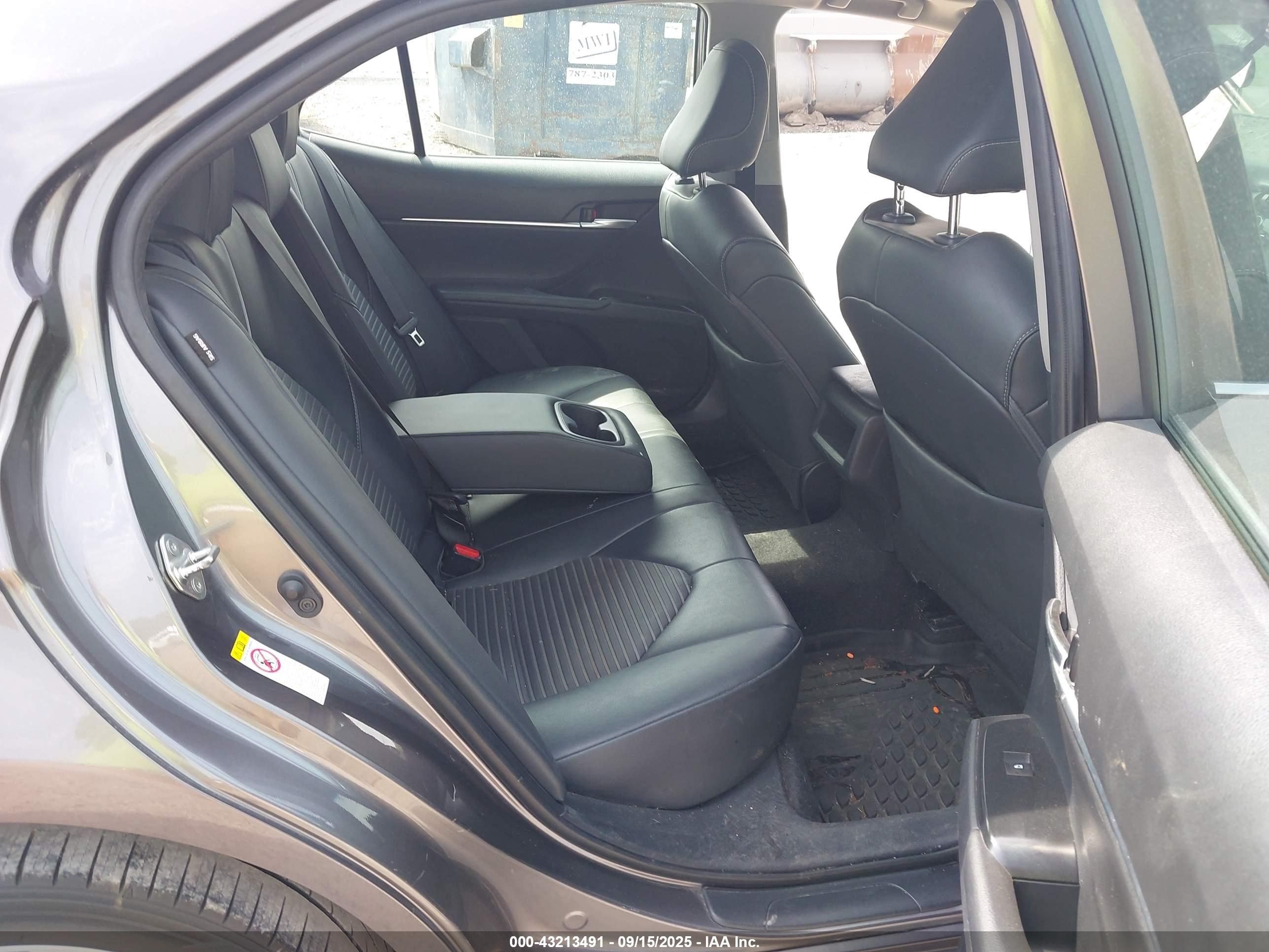 TOYOTA CAMRY image 8