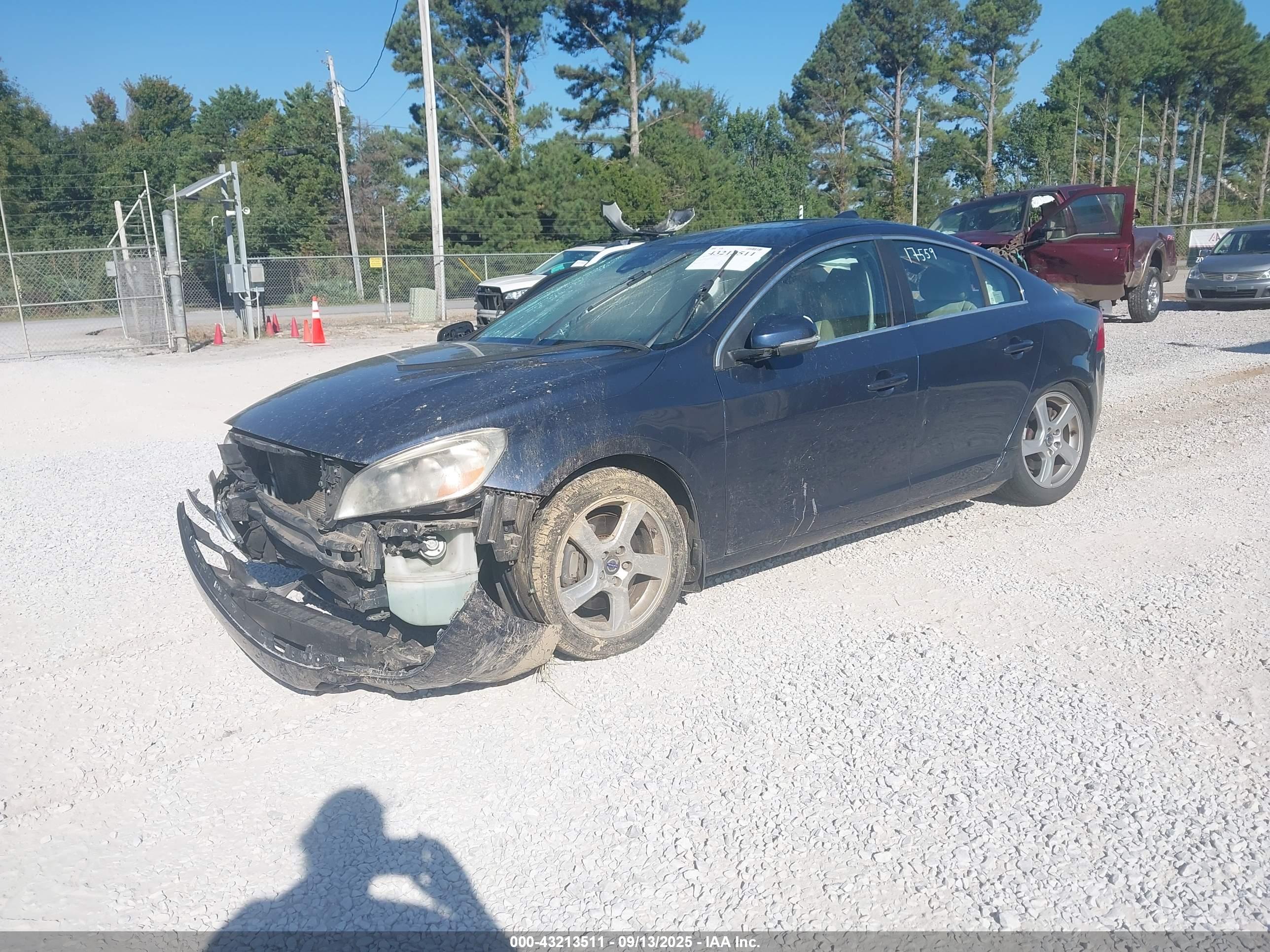 VOLVO S60 image 2
