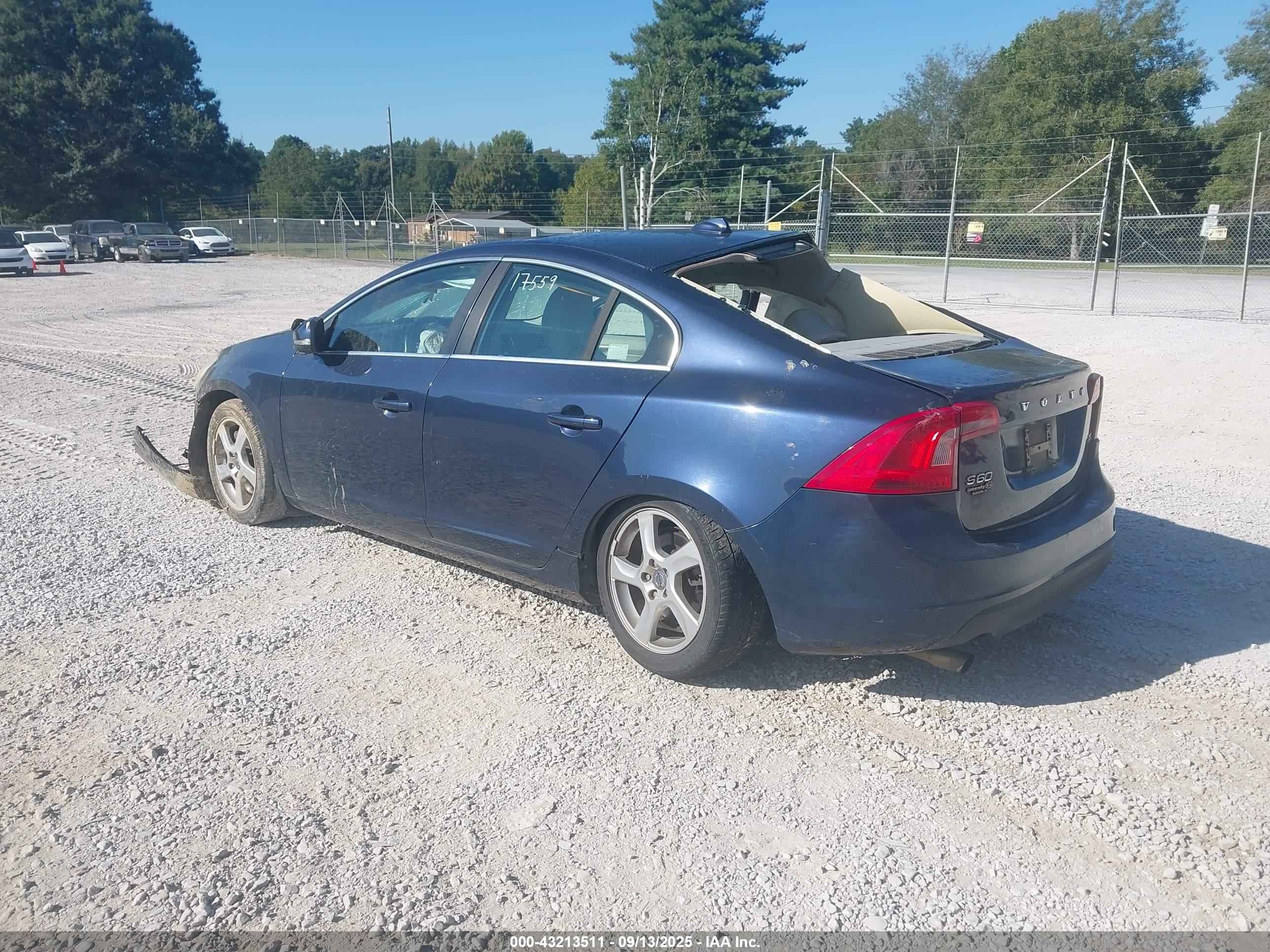 VOLVO S60 image 3