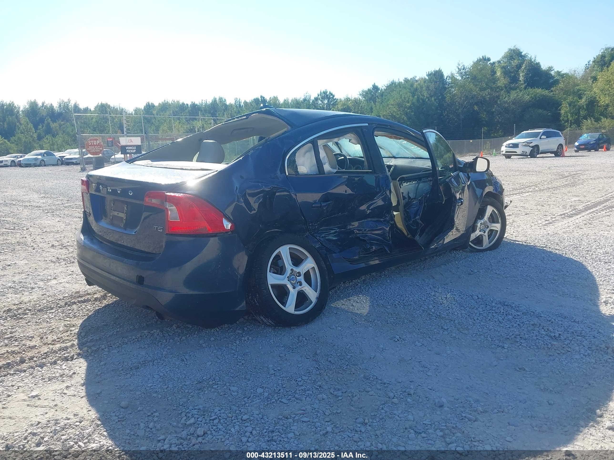 VOLVO S60 image 4