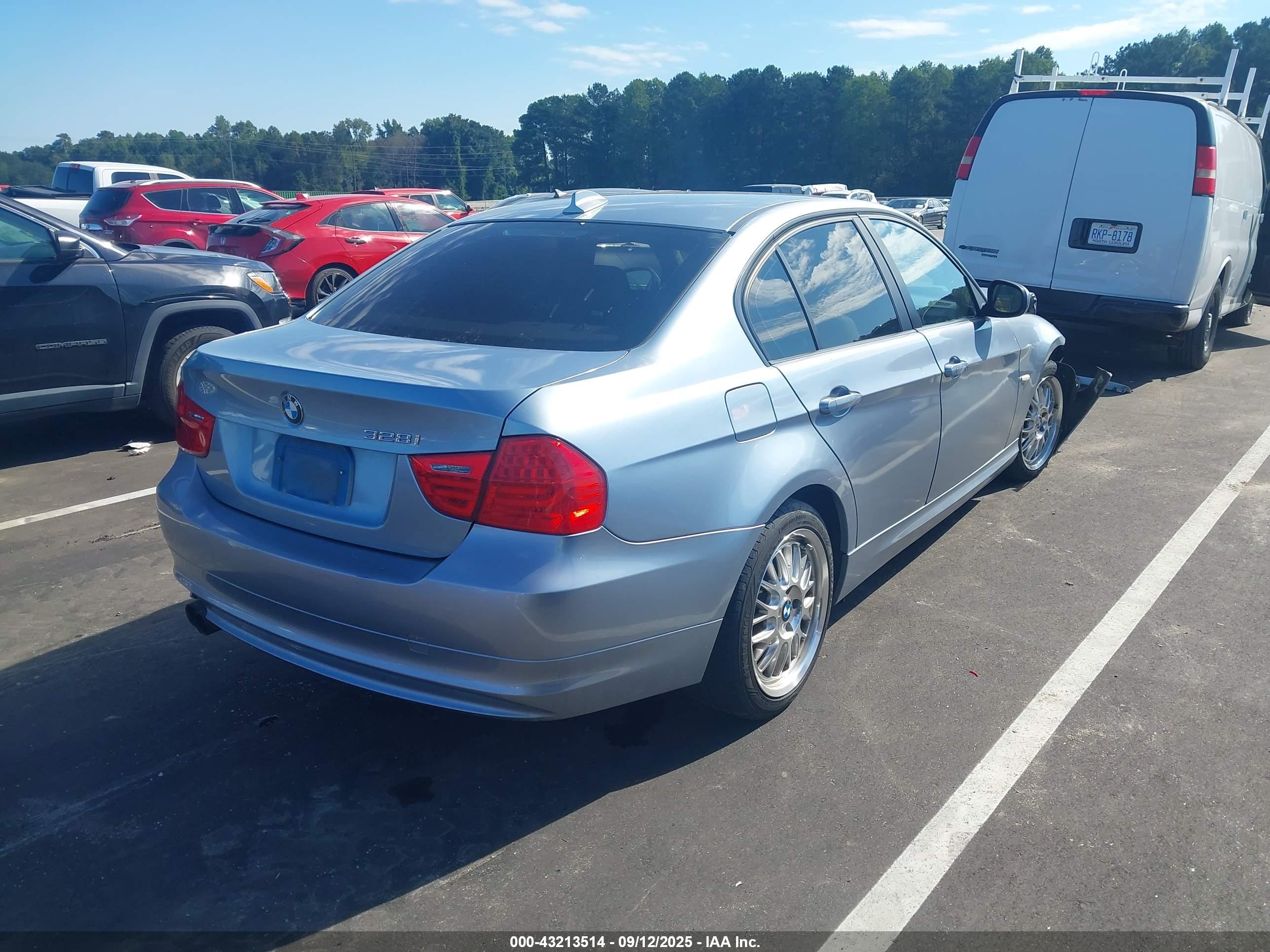 BMW 328I image 4