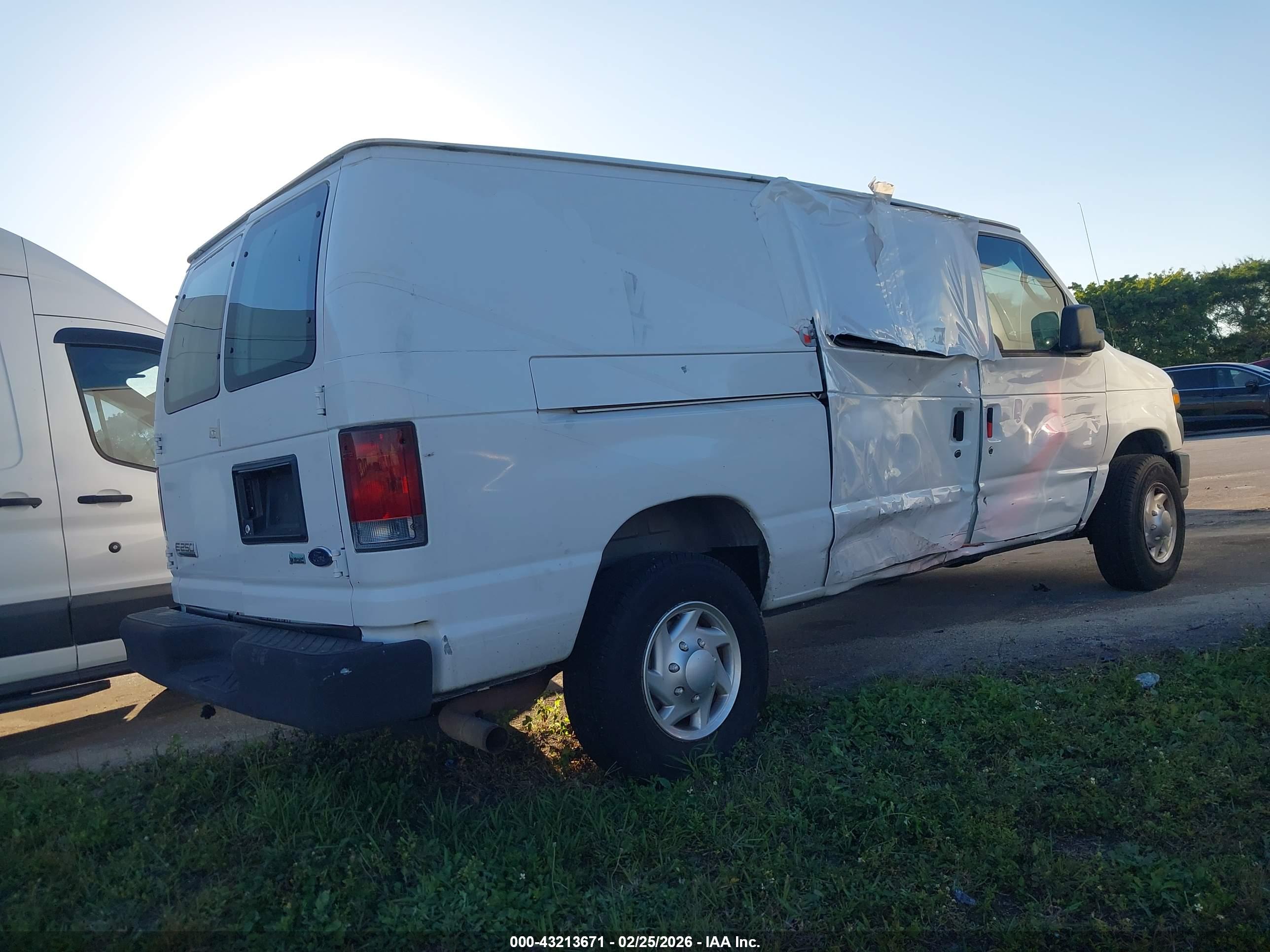 FORD E-250 image 4