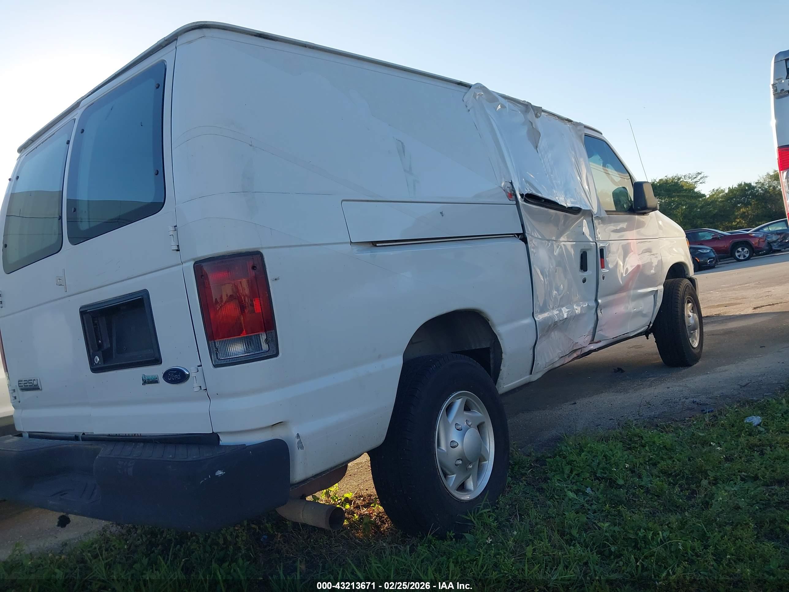 FORD E-250 image 6