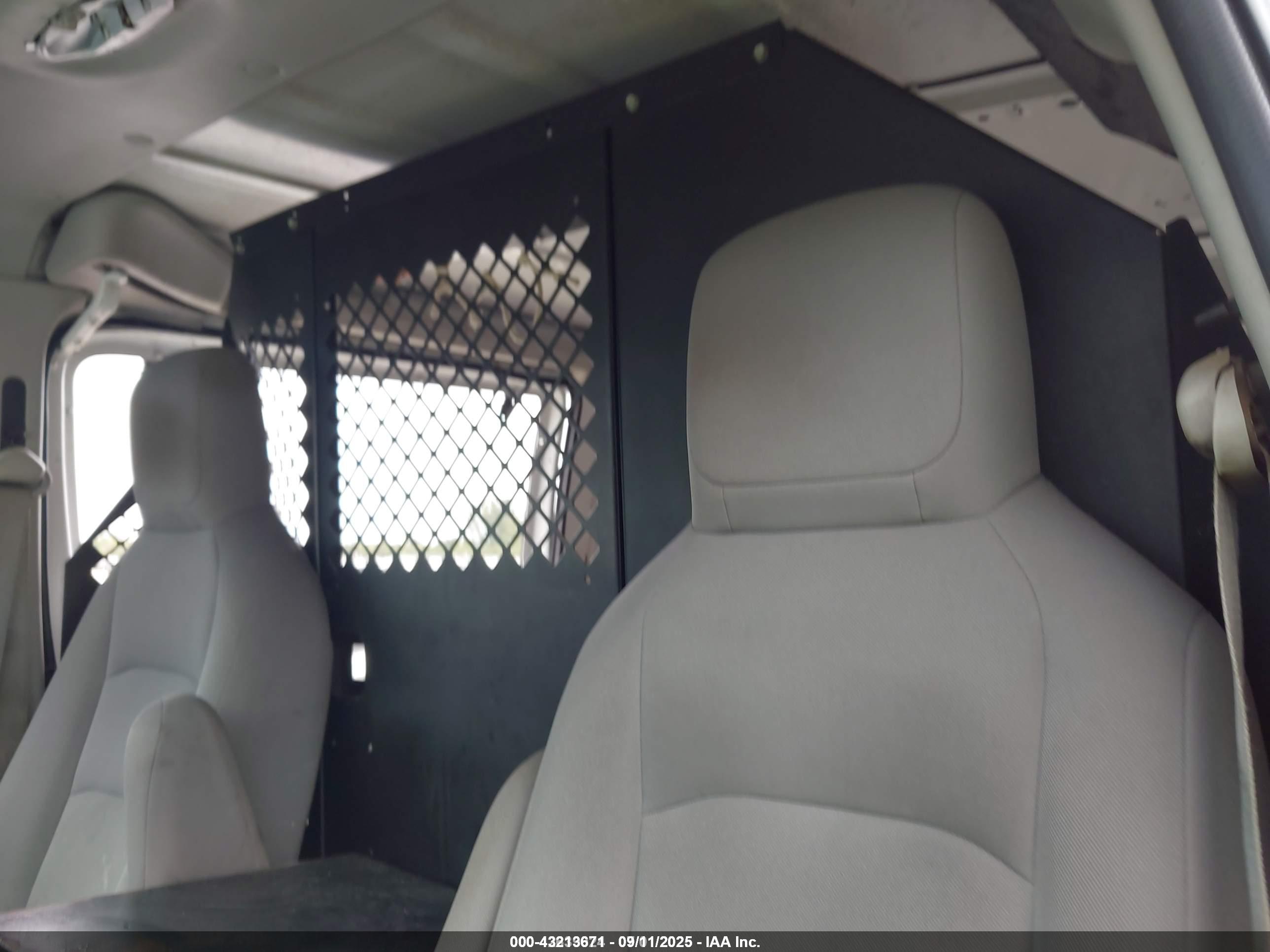 FORD E-250 image 8