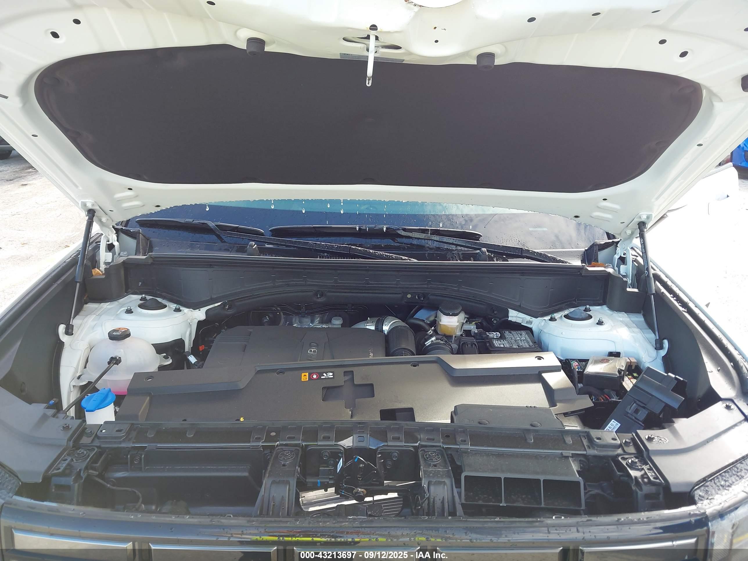 HYUNDAI SANTA image 10