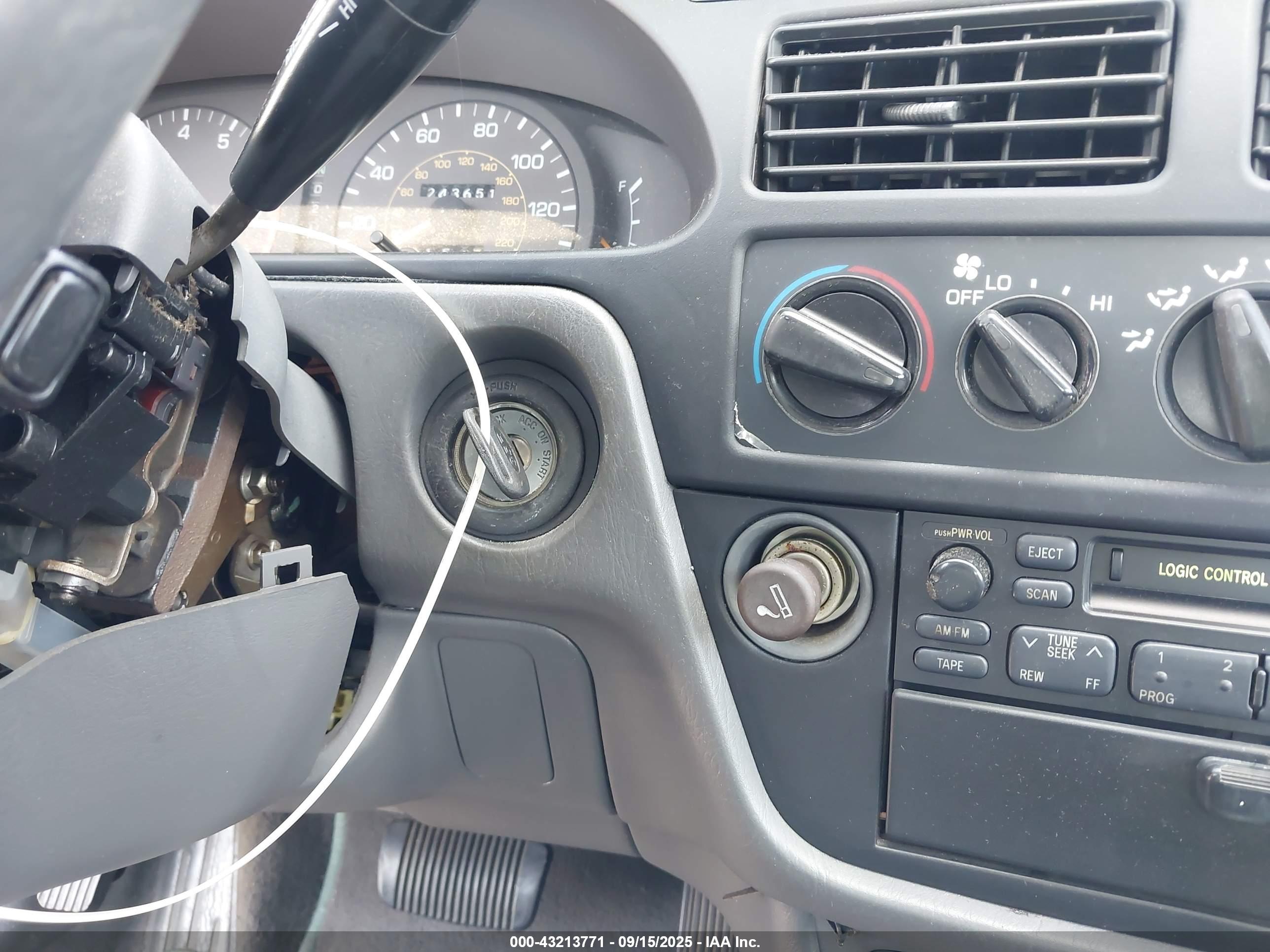 TOYOTA CAMRY image 11
