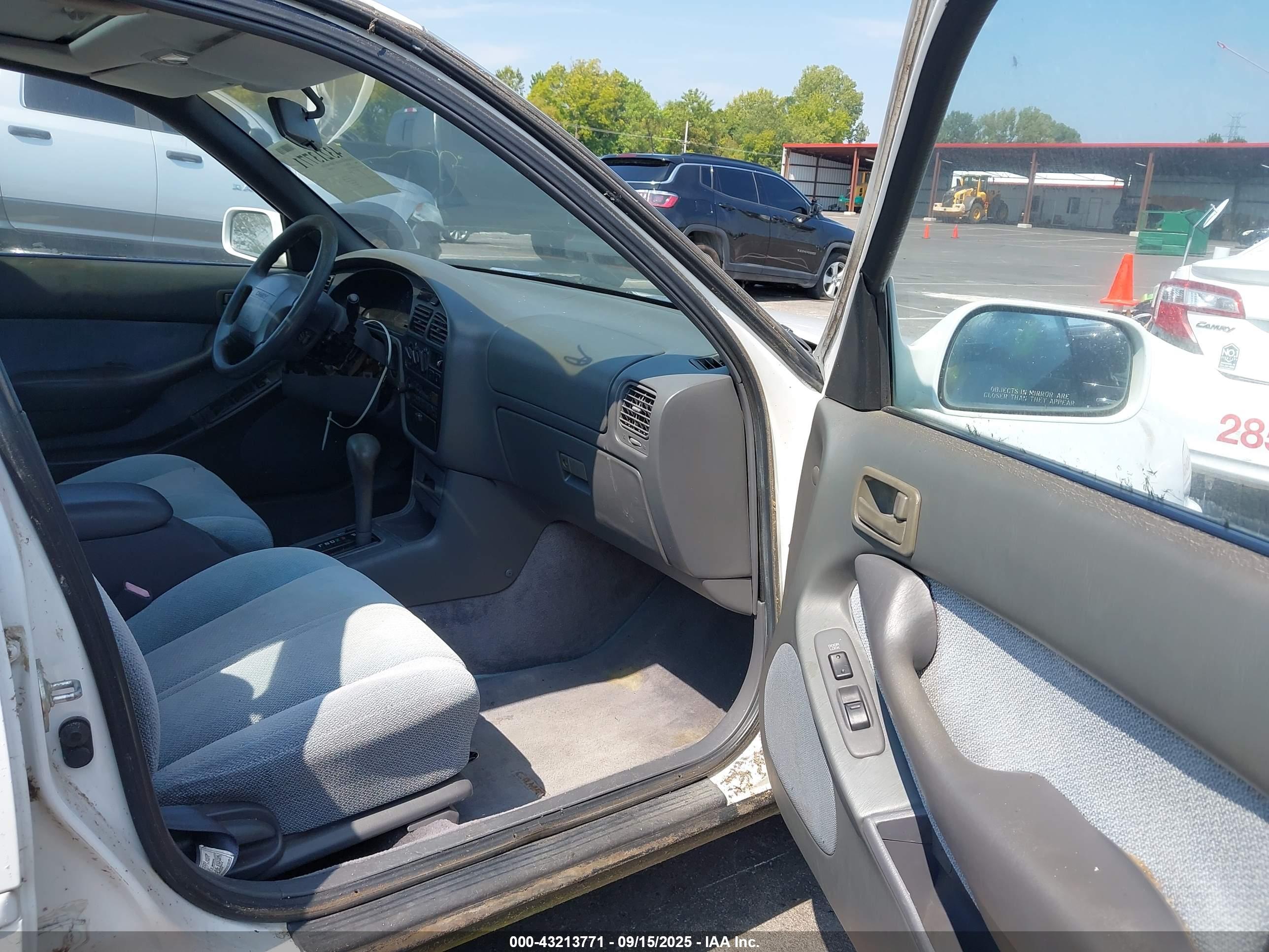 TOYOTA CAMRY image 5