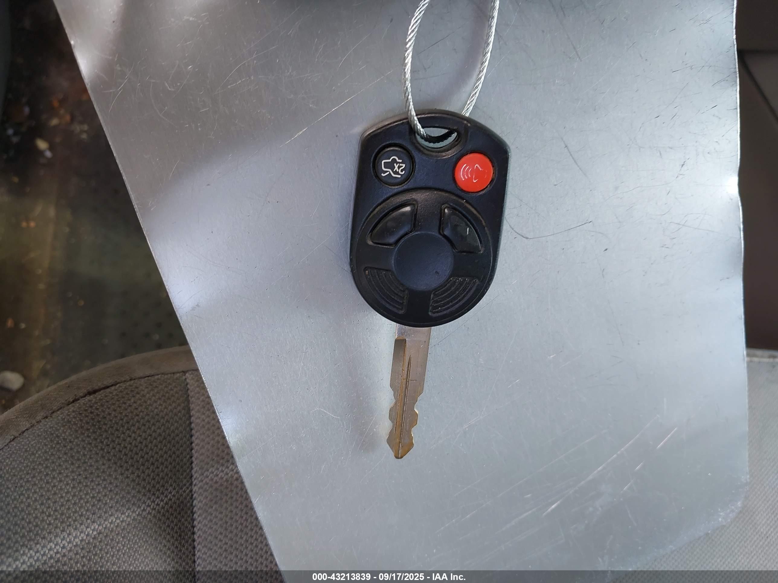 FORD ESCAPE image 11